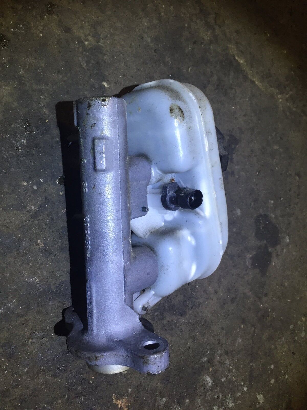 05 06 07 Cadillac CTS Brake Master Cylinder OEM Replacement - High Performance Braking System for Smooth Driving & Safety