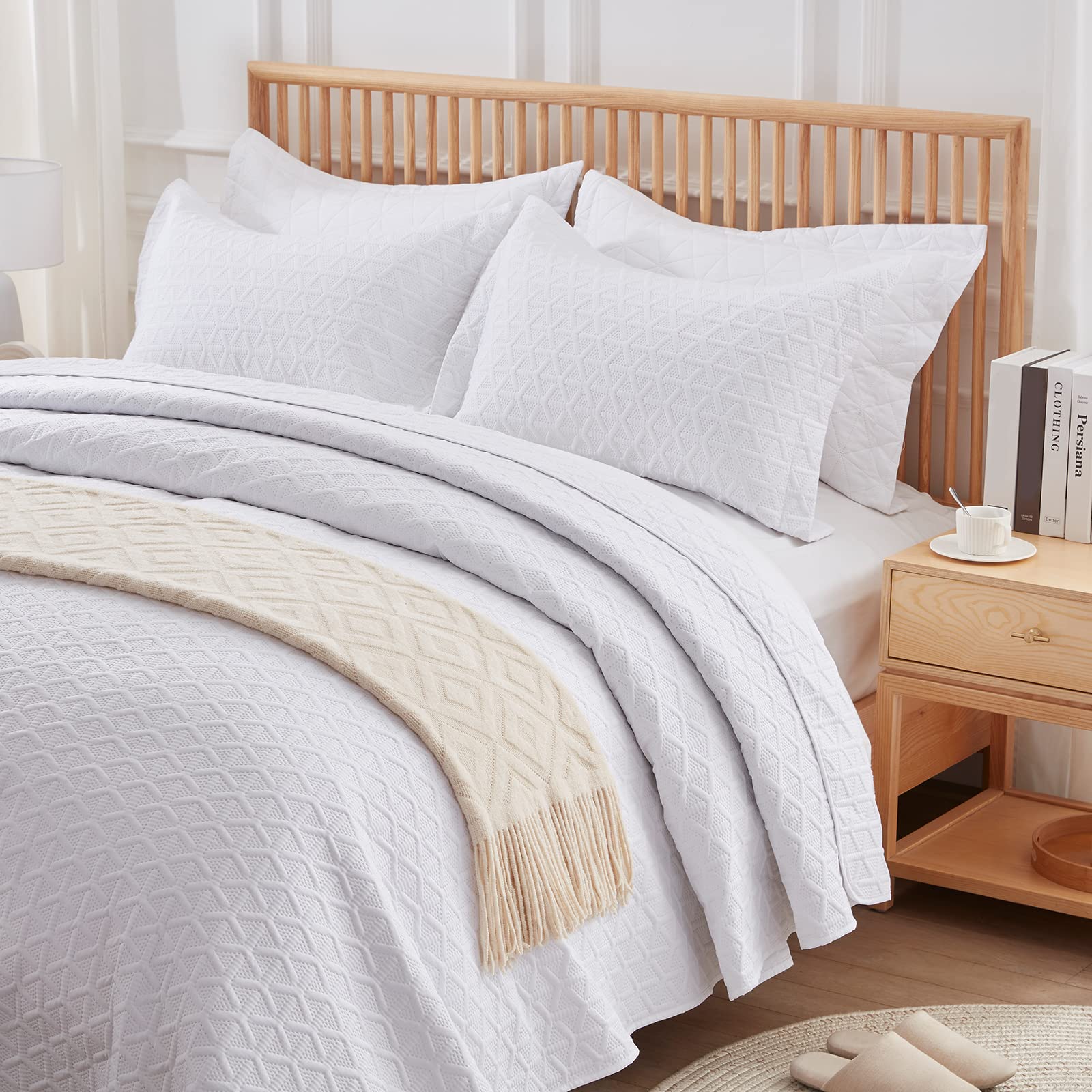 SunStyle Home Twin Size Lightweight Summer Quilt Set - 2 Piece Down-Alternative Bedding (1 Quilt + 1 Pillow Sham) | Soft All-Season Coverlet for Bedroom, Guest Room & Dorm | Breathable White Quilt Set for Hot Sleepers