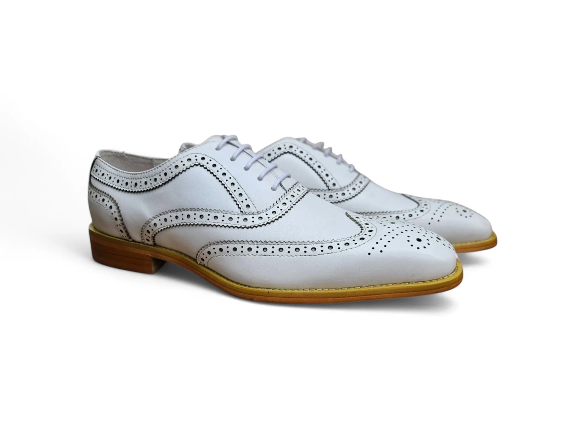 Stylish Men's Wingtip Brogue Dress Shoes with Medallion Detail - Perfect for Formal Events, Weddings & Business Attire