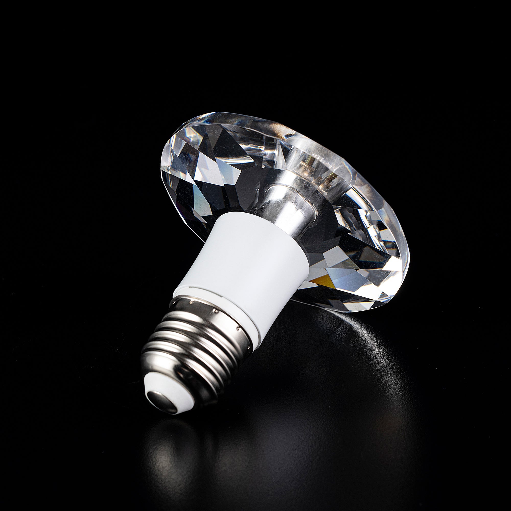 SAUCER DIAMOND Crystal LED Light Bulb - Large Size, Energy Efficient, Dimmable, Warm White 3000K - Perfect for Chandeliers, Pendant Lights & Home Decor