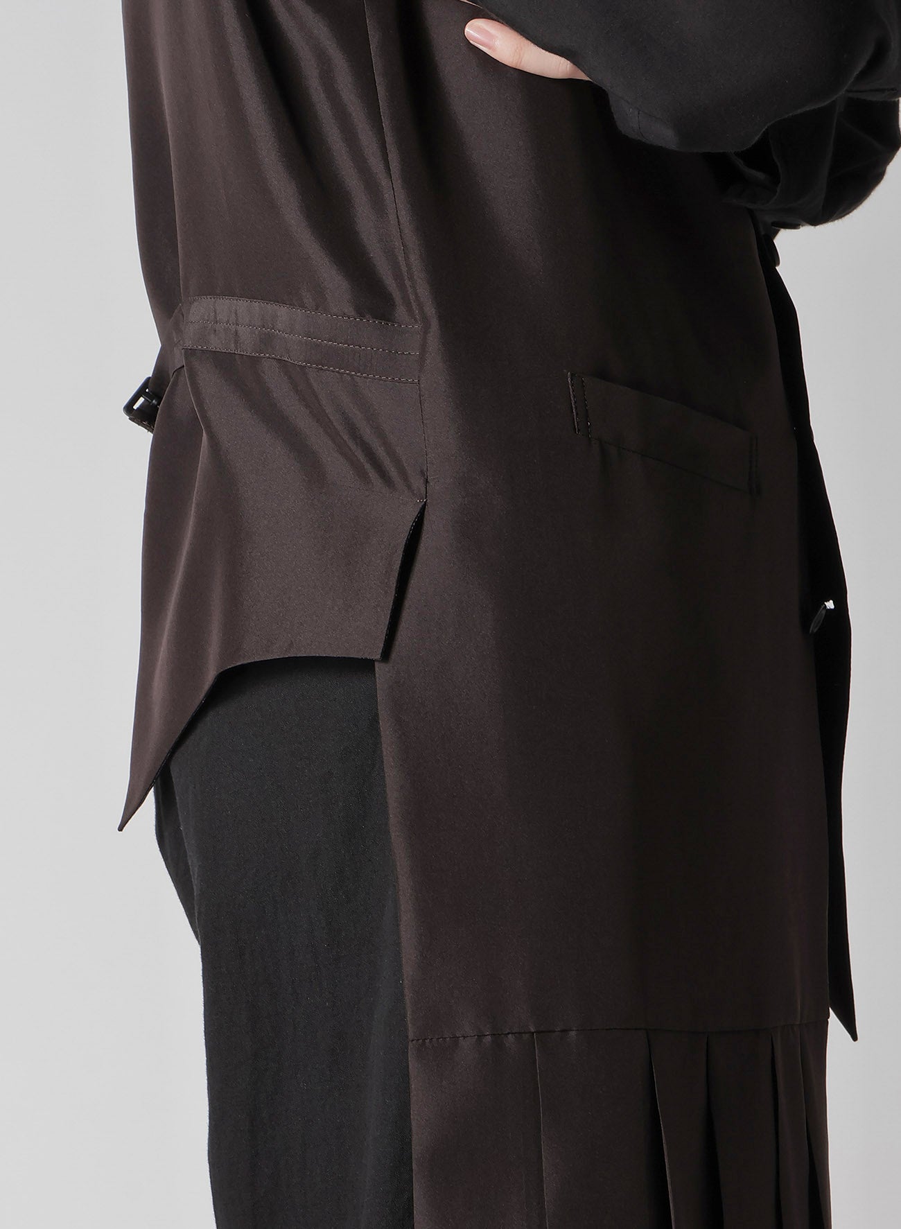 16MOMME HABUTAE Silk Plump Pleated Vest for Women - Elegant Layering Piece for Office, Evening Events & Special Occasions