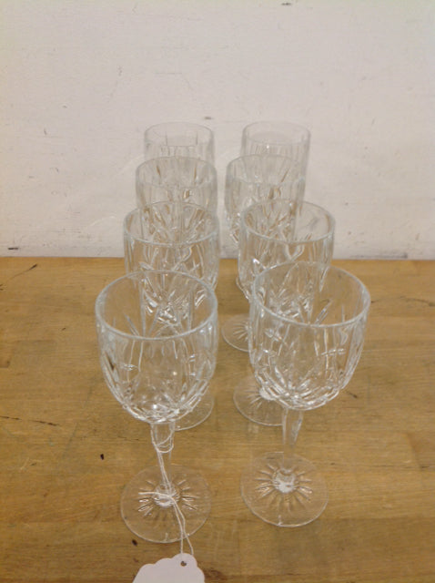 Premium Set of 8 Cut Crystal Wine Glasses - Elegant Stemware for Red & White Wine, Champagne - Perfect for Weddings, Dinner Parties & Gifts
