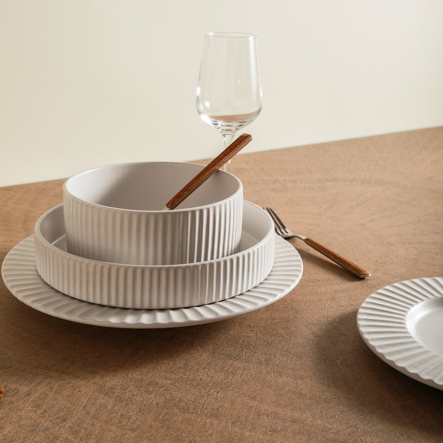Premium White Stoneware Dinnerware Set - 16-Piece Porcelain Plates, Bowls & Mugs - Elegant & Durable for Everyday Use, Dinner Parties & Restaurant Style Dining