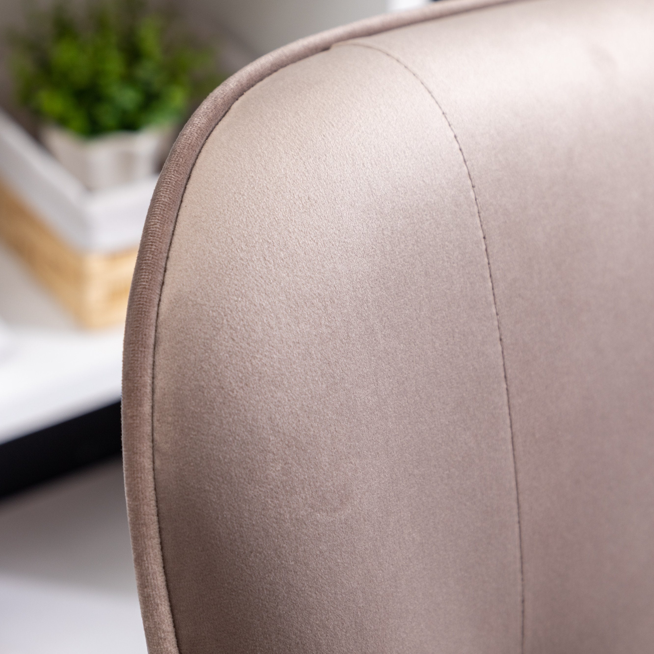Roundhill Furniture Doarnin Contemporary Silky Velvet Tufted Button Back Accent Chair - Modern Living Room Seating for Home Office, Lounge & Bedroom Decor