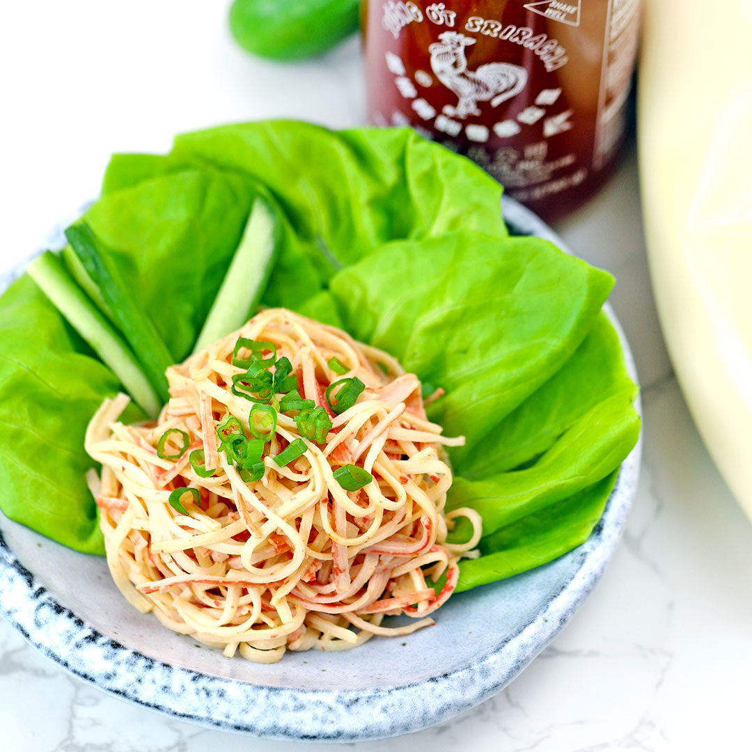 Huy Fong Sriracha Hot Chili Sauce 28 oz - Authentic Thai Style Hot Sauce for Cooking, Dipping & Spicy Food Lovers - Perfect for Asian Dishes, Burgers, Wings & More