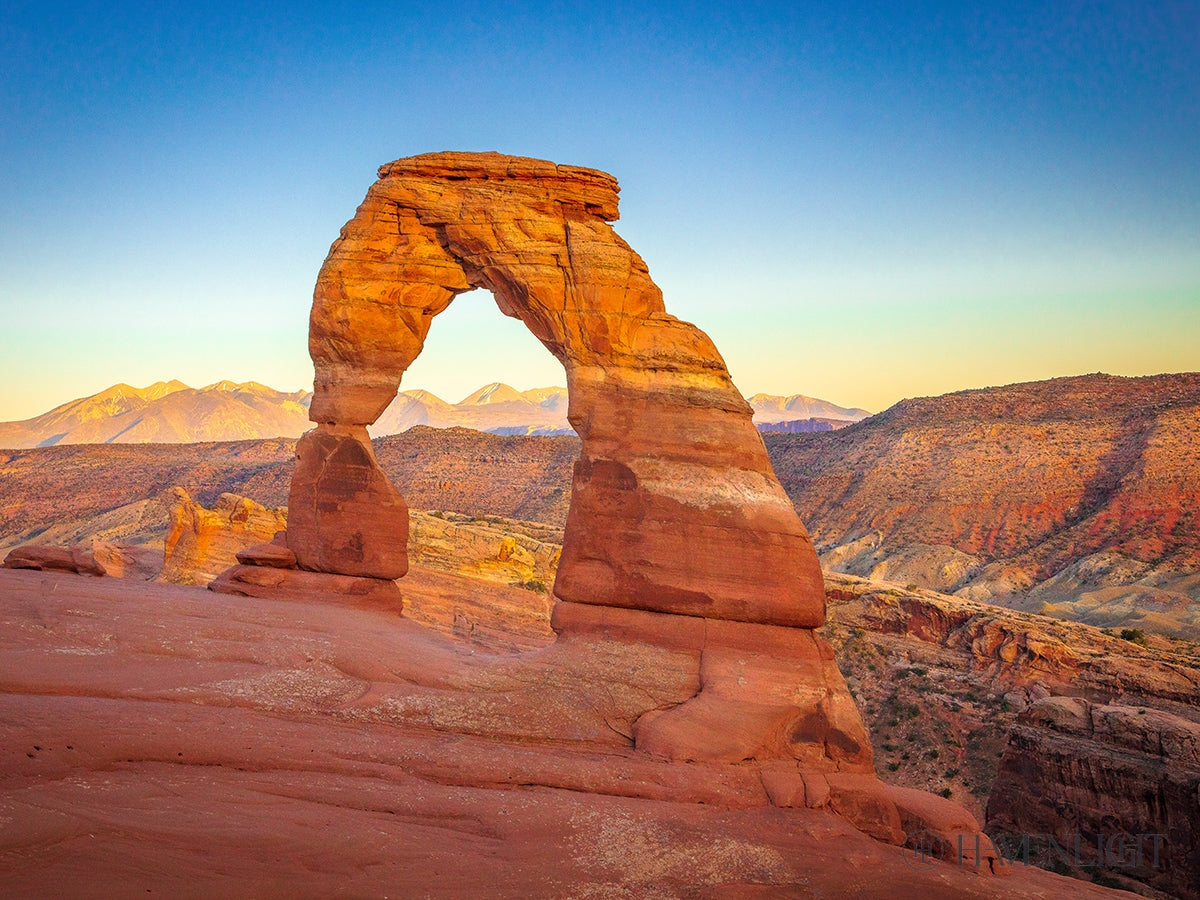 Delicate Arch Utah - Stunning Natural Sandstone Formation for Hiking & Photography | Perfect for Outdoor Adventures & Travel Souvenirs