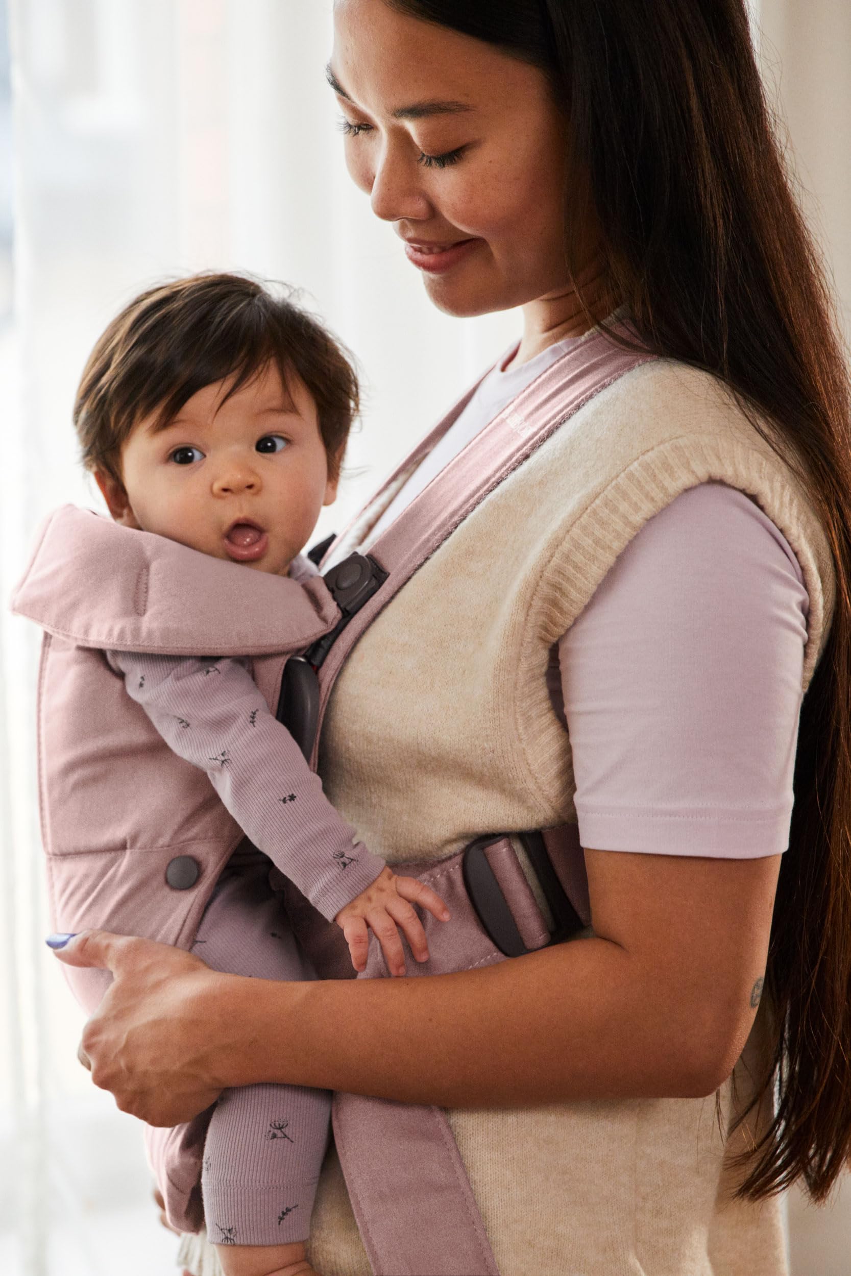 BabyBjörn Baby Carrier Mini - Ergonomic Newborn Carrier for 7-25 lbs | Soft Woven Fabric in Dusty Pink | Easy-to-Use Hands-Free Infant Carrier for Shopping, Hiking & Daily Activities
