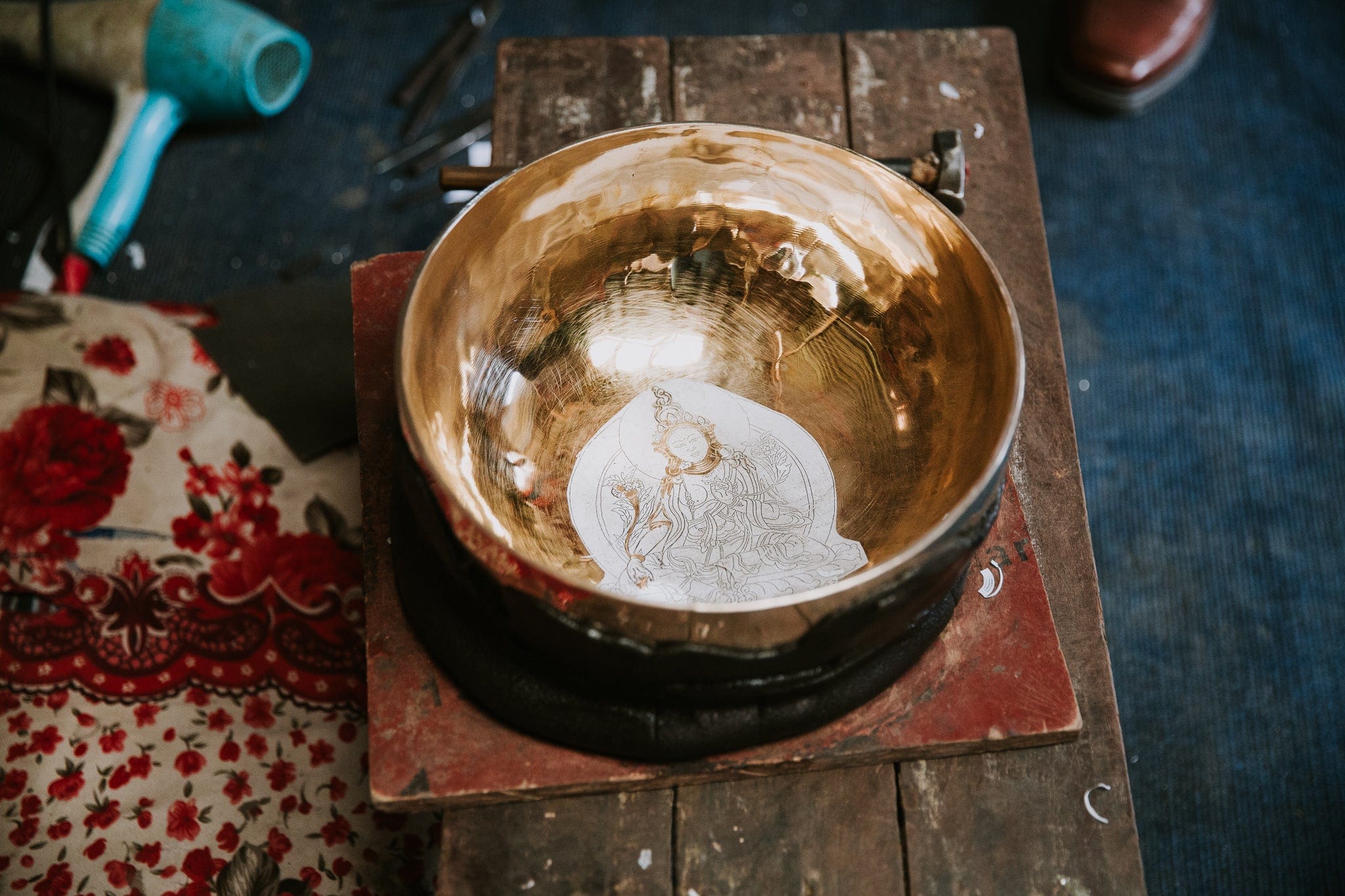 Green Tara Goddess Singing Bowl - Tibetan Meditation Bowl for Healing, Yoga & Spiritual Practice - Perfect for Mindfulness, Sound Therapy & Home Decor
