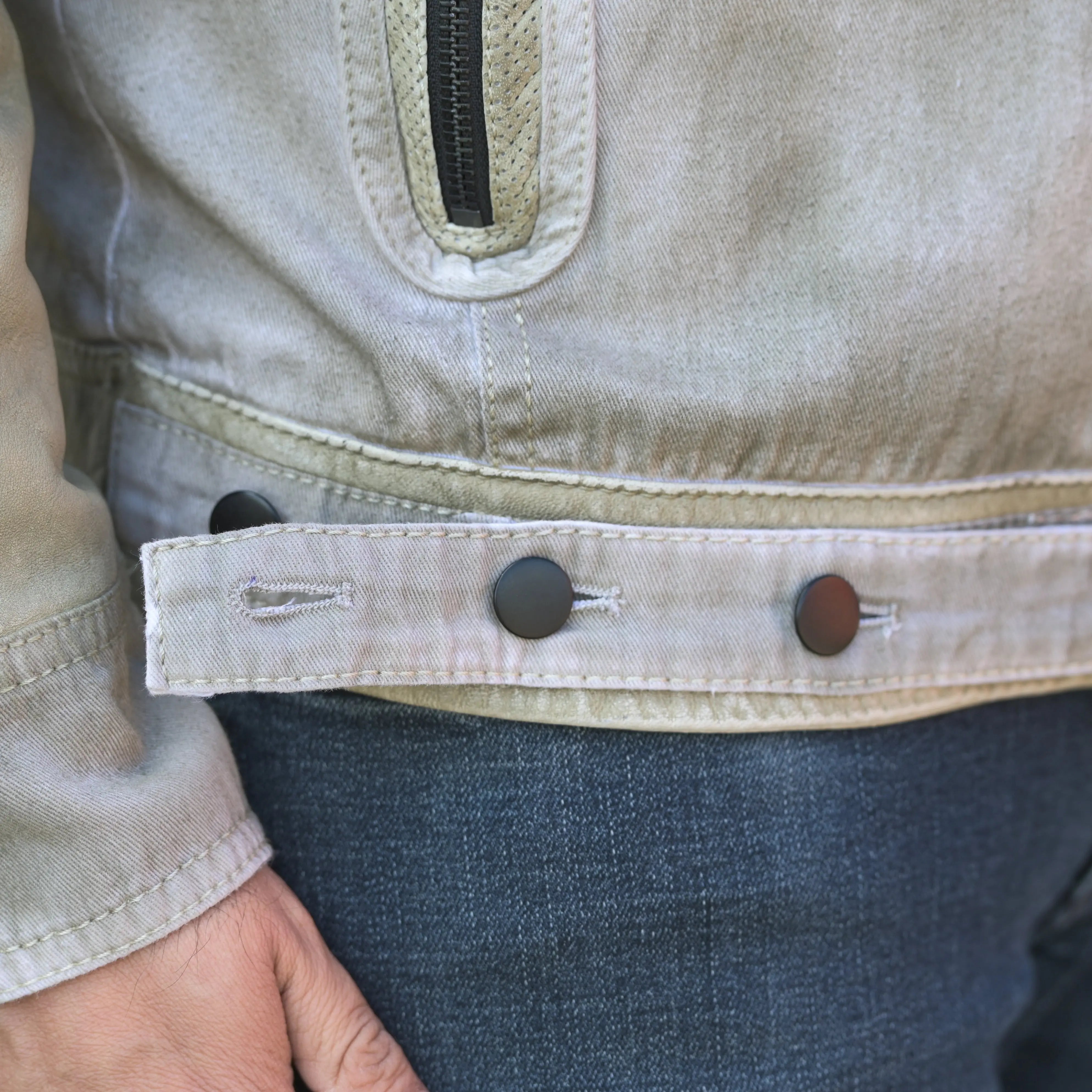 Men's Vintage Leather & Twill Bomber Jacket with Military Patches & 4 Zippered Pockets - Perfect for Casual Outings & Motorcycle Rides