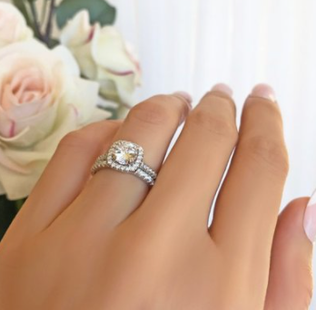 Engagement Rings for Women - Diamond Wedding Bands for Couples, Fashionable Inlaid Diamond Rings for Her - Perfect for Proposals, Anniversaries & Romantic Occasions