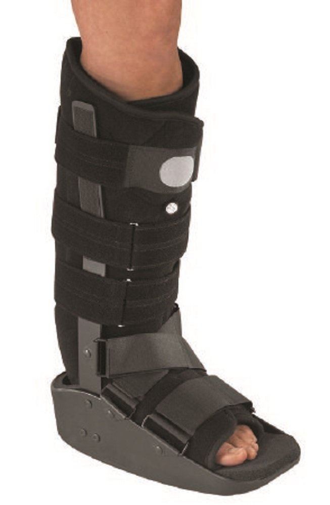 PROCARE MAXTRAX Air Walker - Medium Size for Women 6½-11 & Men 5½-10 - Comfortable Medical Walking Boot for Foot Injuries, Fractures, Sprains - Ideal for Post-Surgery Recovery & Mobility Support