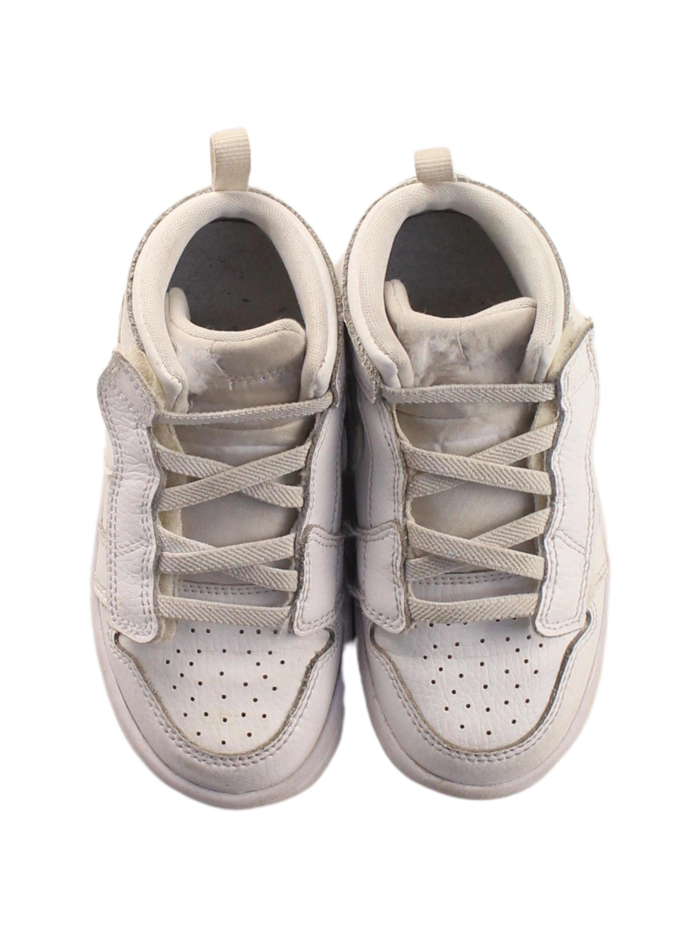 Air Jordan Retro Sneakers for Men - Size EU 26 (US 8) - High-Top Basketball Shoes for Performance & Streetwear Style - Perfect for Court Games, Gym Workouts & Casual Fashion