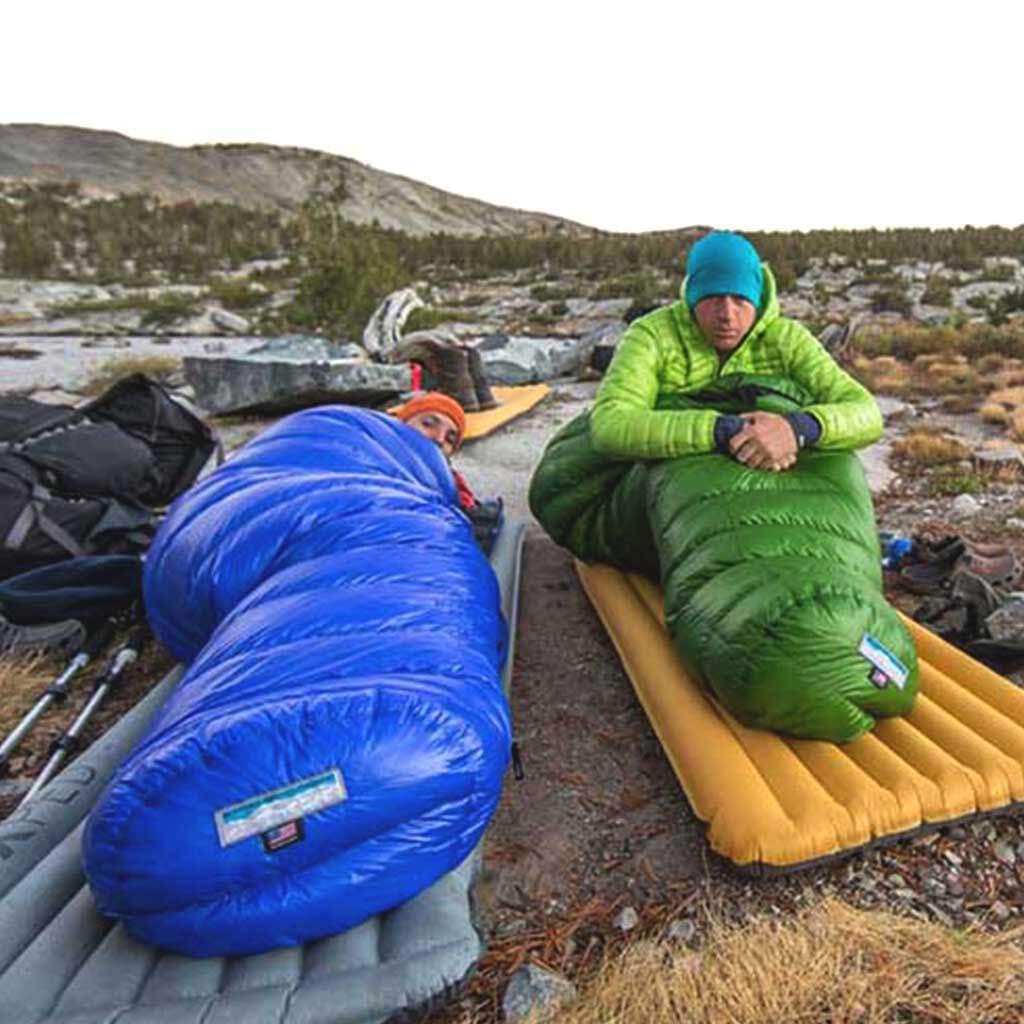 Western Mountaineering 10°F Versalite Ultralight Sleeping Bag - Moss Green, 6FT Left Zip - Perfect for Backpacking, Camping & Cold Weather Adventures