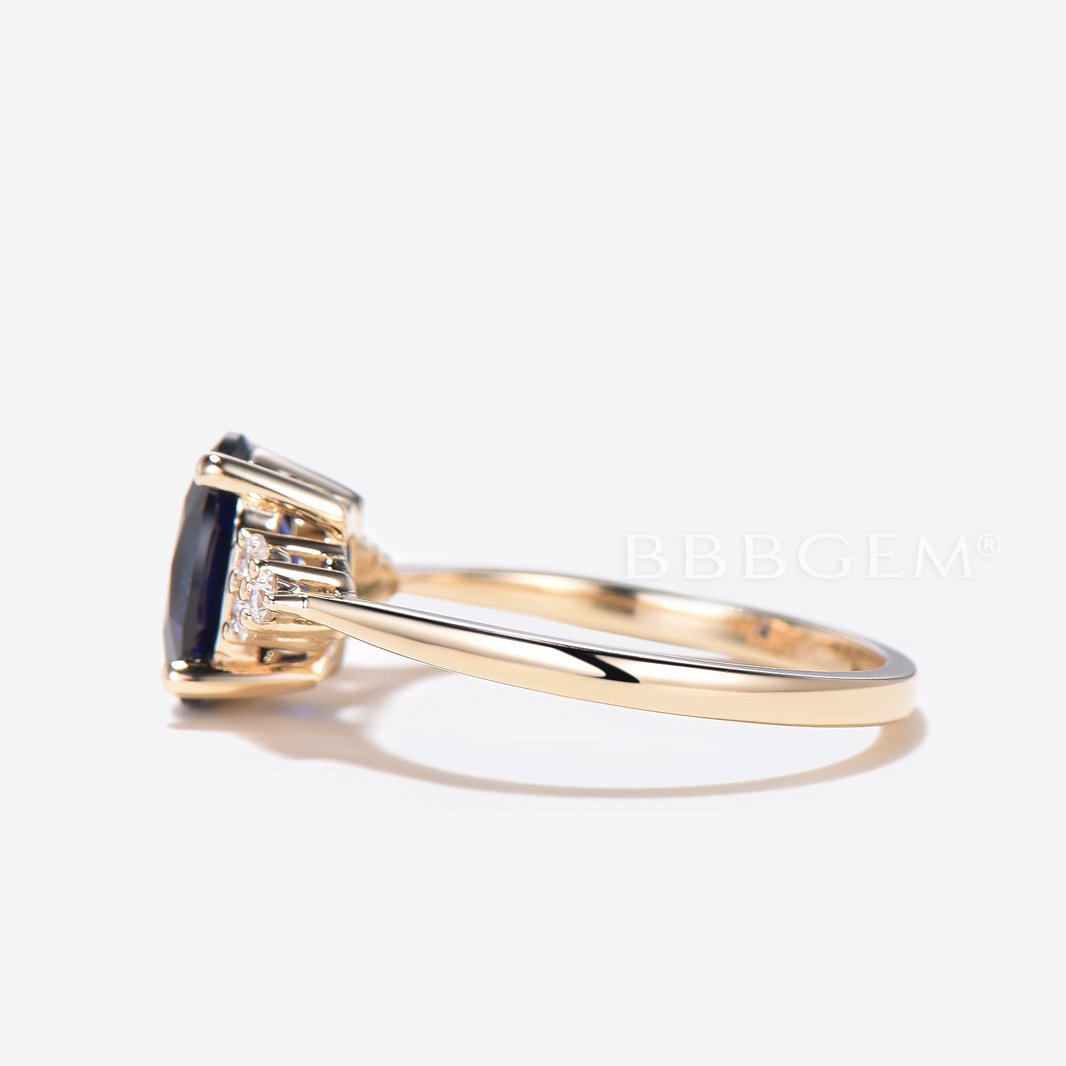 6x8mm Blue Oval Lab-Created Sapphire & Moissanite Three Stone Ring in Yellow Gold – Perfect for Engagement, Anniversary & Wedding Jewelry Gifts