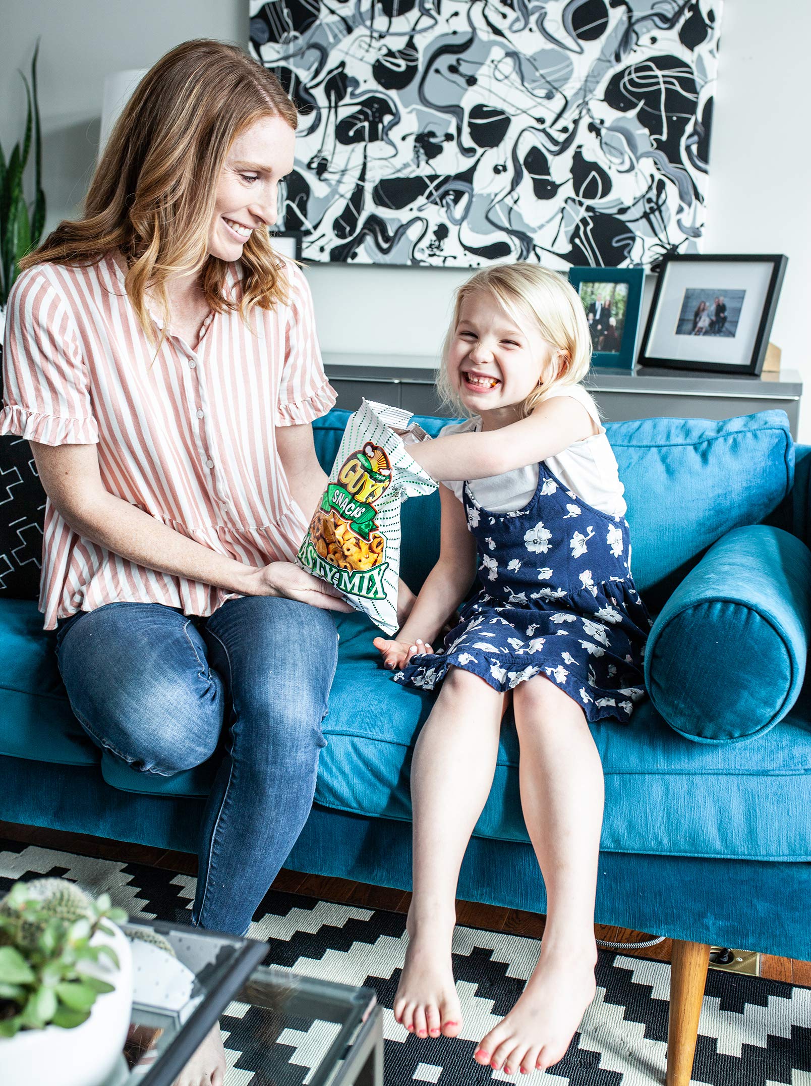 Sour Cream and Onion Potato Chips – Healthy Salty Snacks with Unique Spice Blend – Natural Gluten-Free Potato Chips – Pantry Essentials for Parties, Movie Nights & On-the-Go (8oz Bag, Pack of 15)