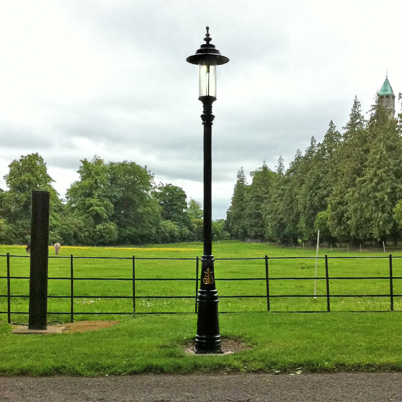 Betley 1Lt Cast Iron Lamp Post - Outdoor Garden Lighting for Pathways, Driveways & Porches