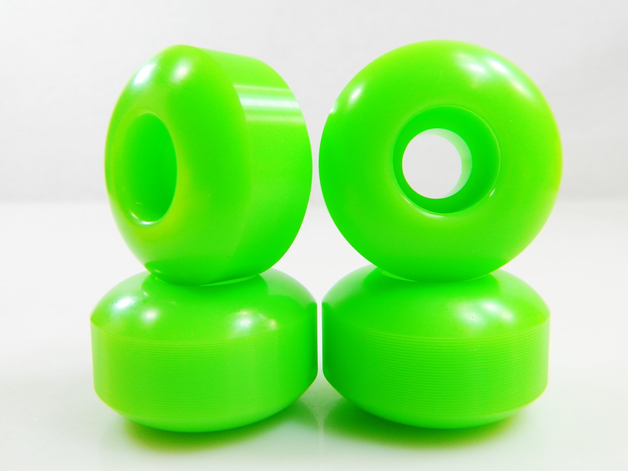 52mm x 31mm Professional Color Skateboard Wheels - High Performance for Street & Park Skateboarding - Perfect for Tricks, Commuting & Smooth Rides