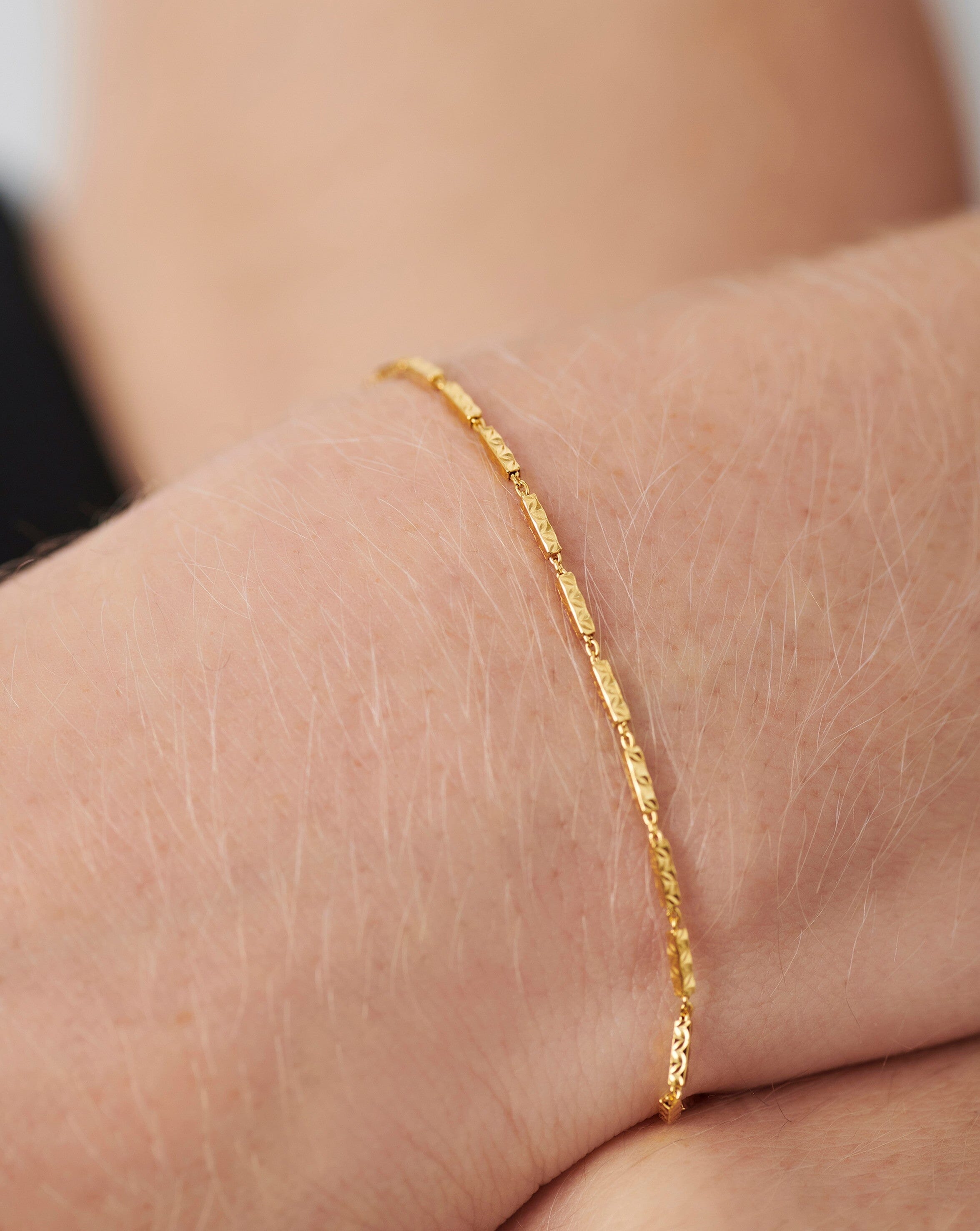 Stylish Savi Textured Link Chain Bracelet for Women - Trendy Gold & Silver Fashion Jewelry - Perfect for Casual Wear, Office & Evening Out