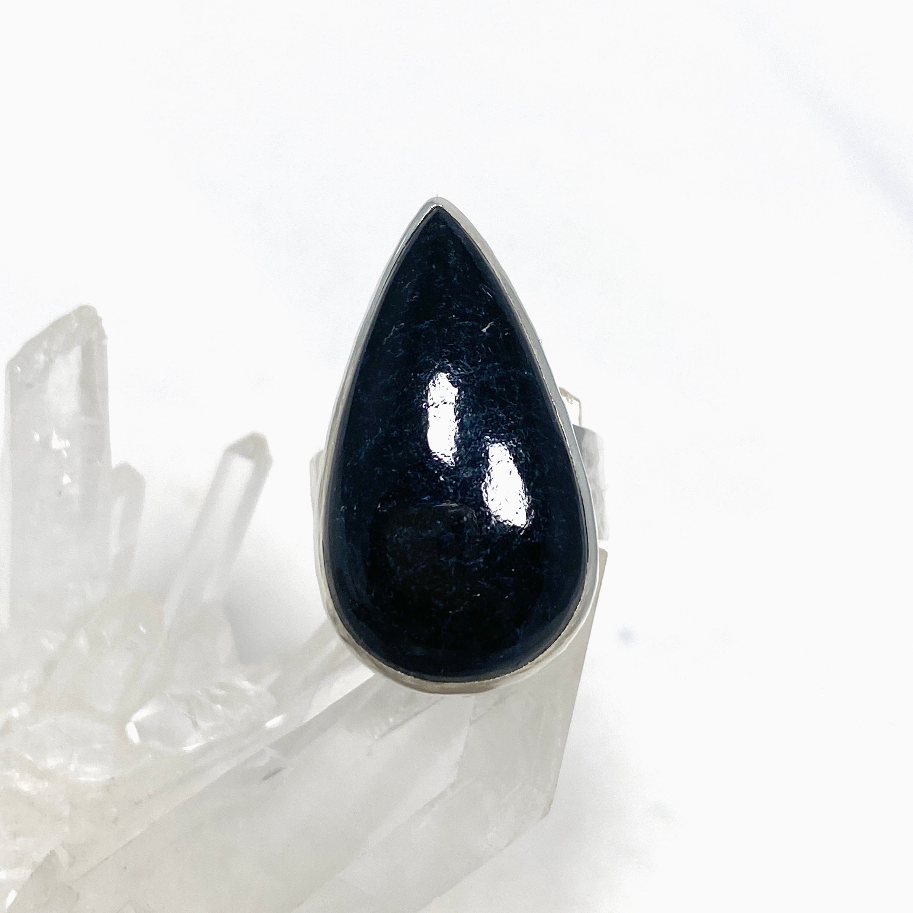 Black Tourmaline Teardrop Hammered Band Ring for Women - Size 7 - KRGJ2874 - Perfect for Spiritual Healing, Energy Protection & Everyday Fashion Jewelry