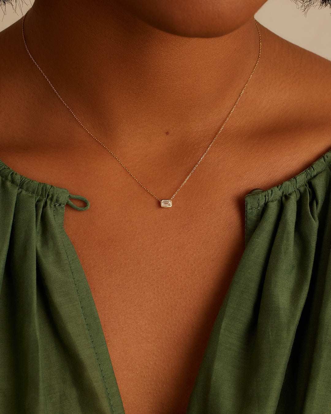 Exquisite 14K Gold Diamond & Emerald Pendant Necklace for Women - Elegant Jewelry Gift for Anniversary, Birthday & Special Occasions
