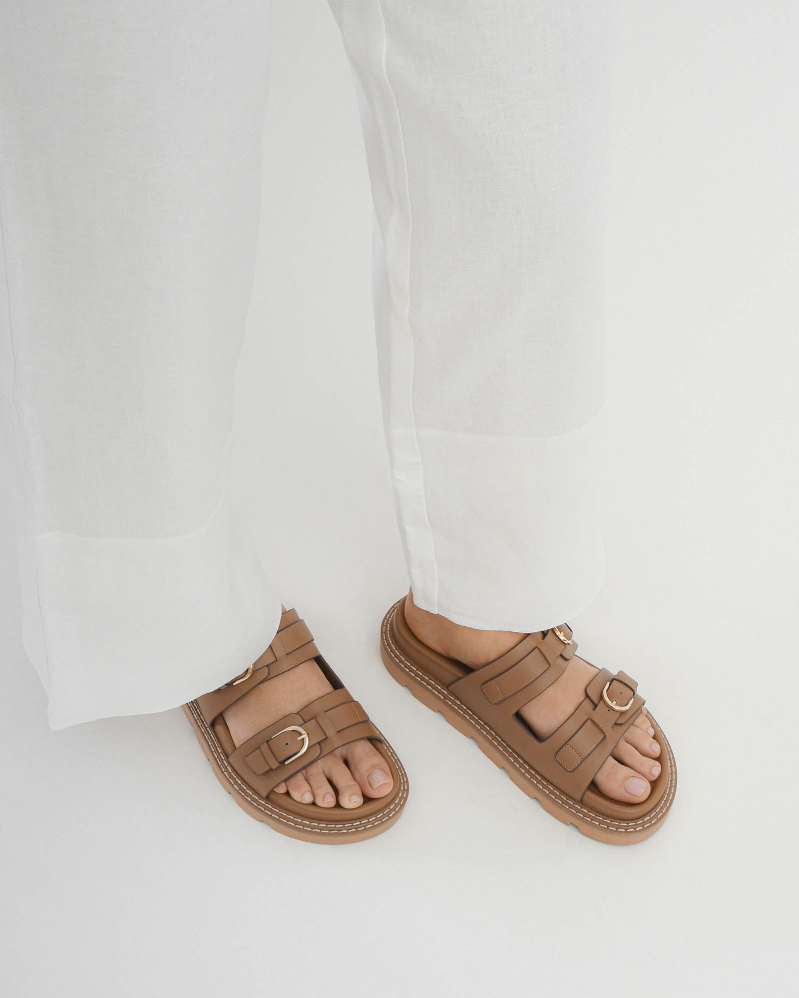 VICHY Women's Flat Sandals - Tan Leather Comfortable Casual Shoes for Summer, Beach, and Outdoor Walking