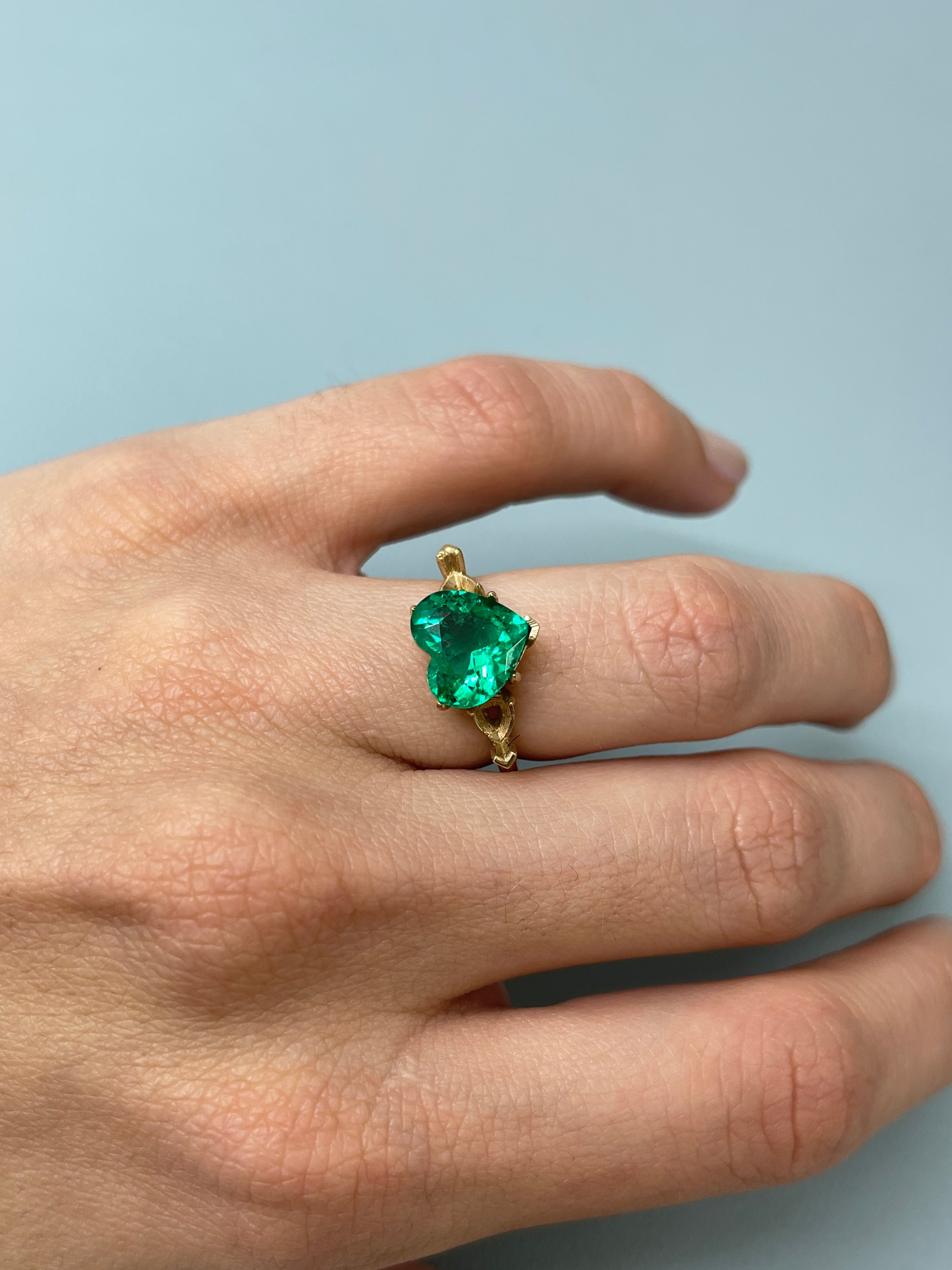 2.68 Carat 10x10.5mm AAA+ Vivid Green Natural Loose Colombian Emerald Heart Cut Gemstone for Jewelry Making, Engagement Rings & Luxury Gifts