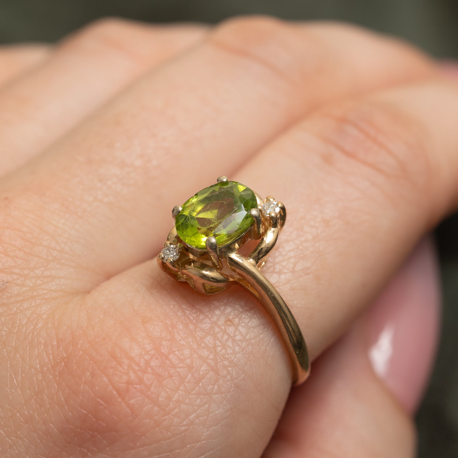 Peridot & Diamond Ring - 1.76ct Genuine Peridot with 0.06ctw Diamond Accents - Size 7 - Elegant Birthstone Jewelry for August, Perfect for Anniversary Gifts, Engagement Rings & Special Occasions