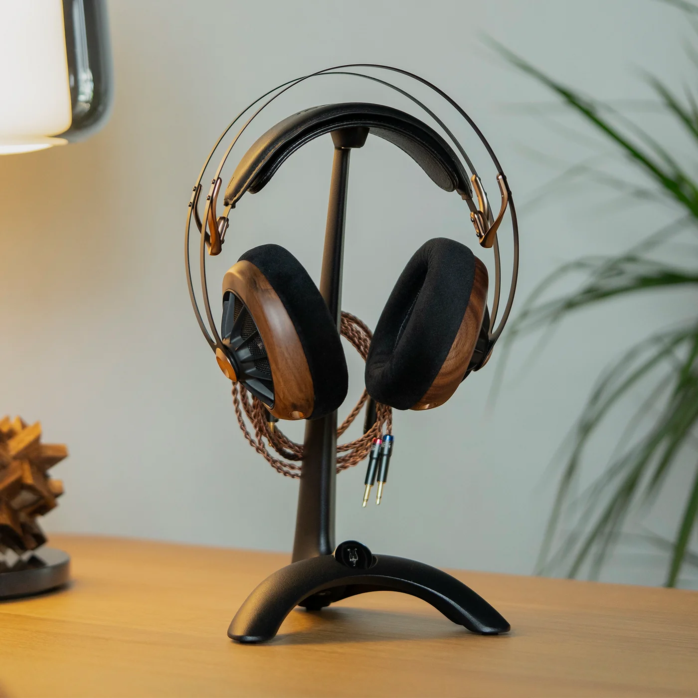 Premium Meze Manta Wooden Headphone Stand - Elegant Display & Storage for Audiophile Headphones - Perfect for Home Office, Studio & Gaming Setup