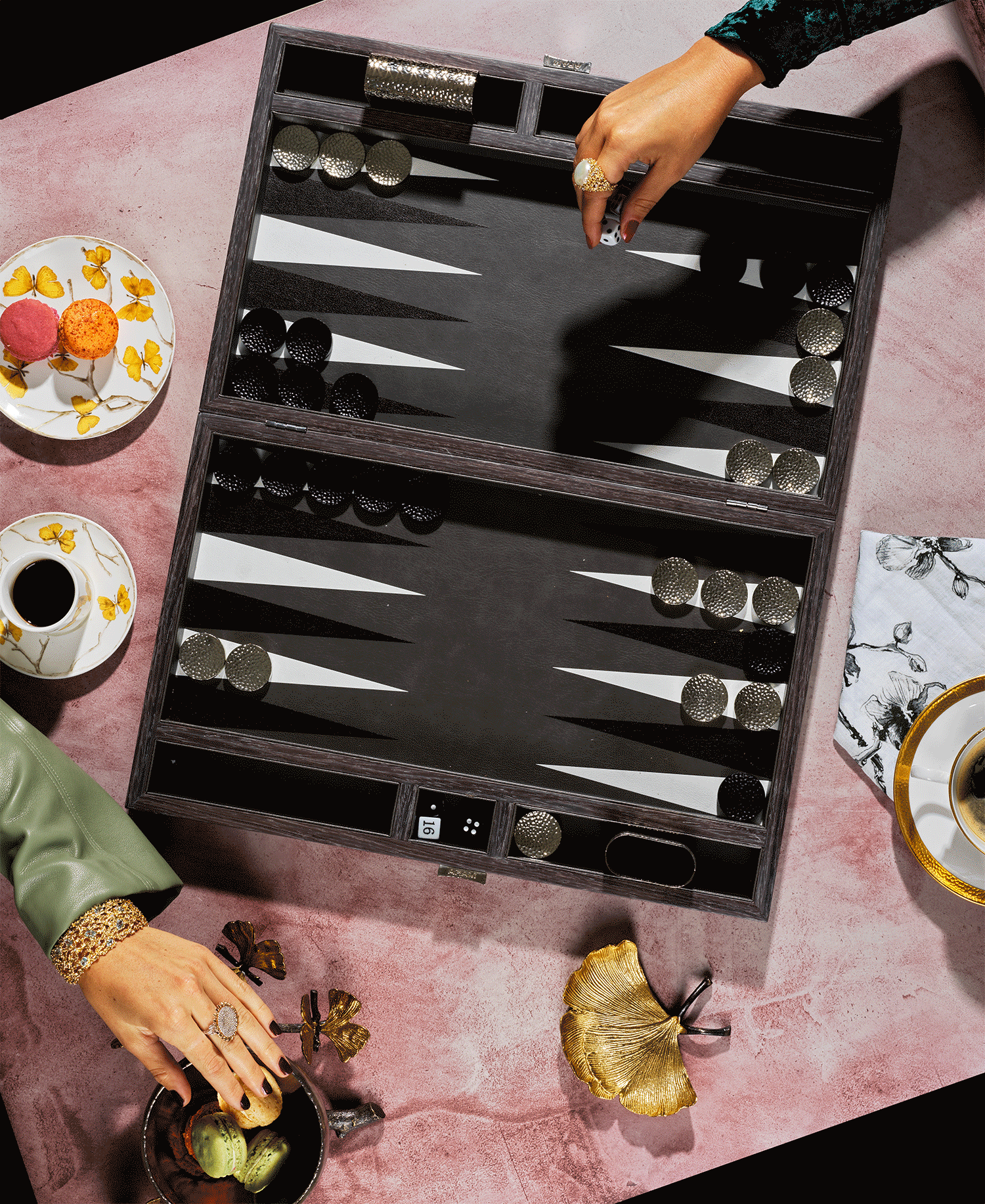 Premium Wooden Backgammon Set - Classic Board Game with 30 Checkers & Dice - Perfect for Family Game Nights, Travel & Gifts