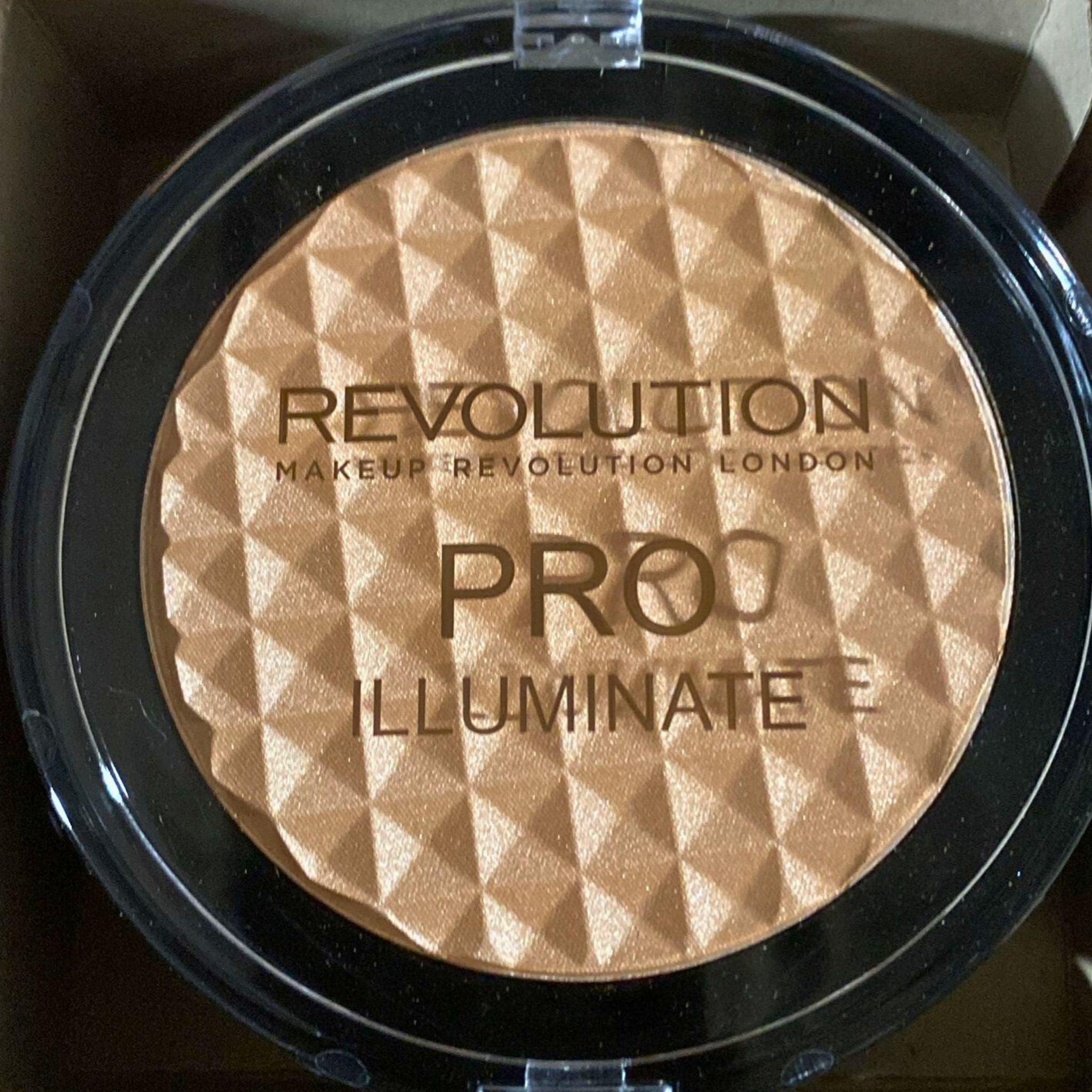 Makeup Revolution London Pro Illuminate Highlighter Palette - 0.52oz (30 Pcs Bulk Set) for Professional Makeup Artists & Beauty Enthusiasts - Perfect for Contouring, Highlighting & Glowing Skin Makeup Looks