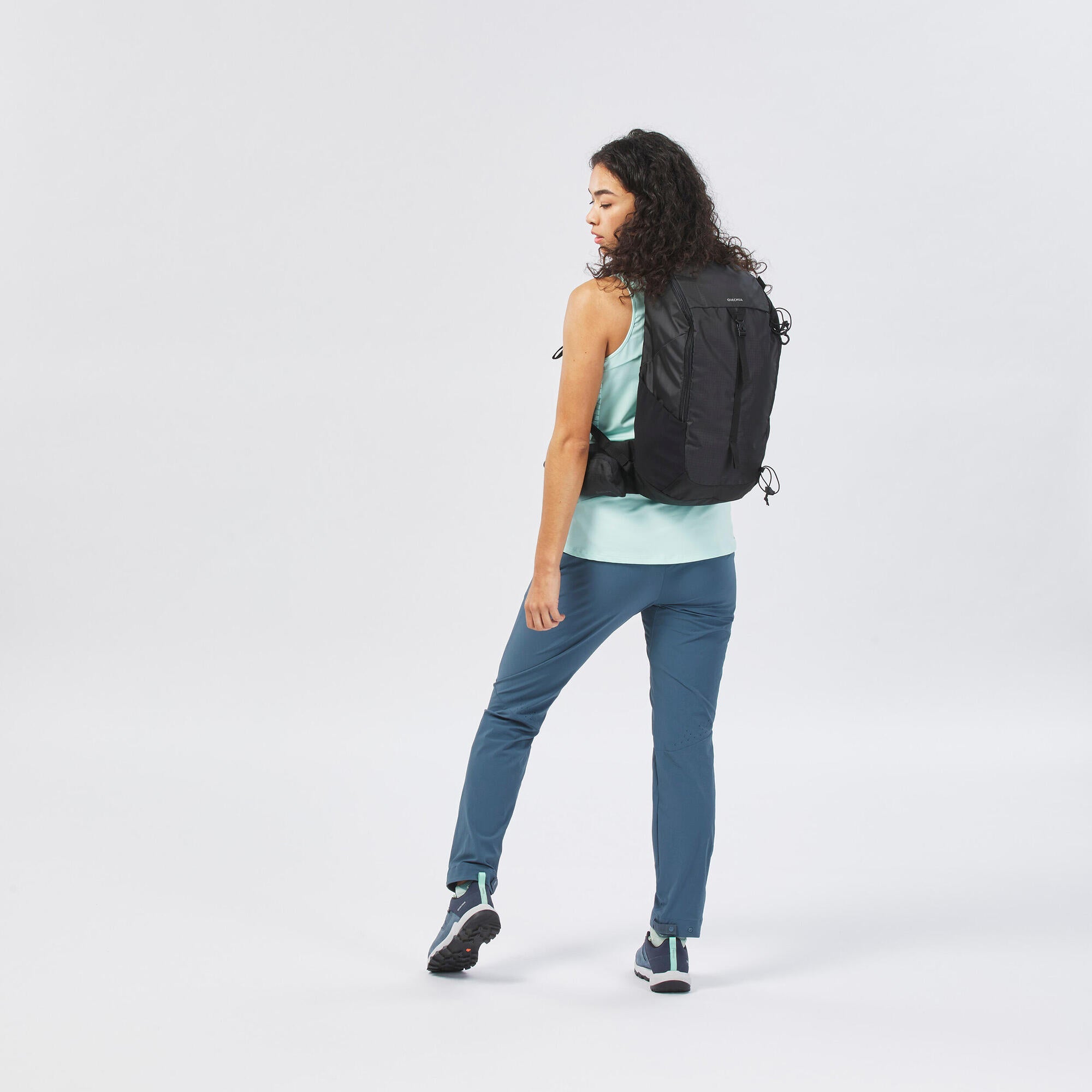 Quechua MH100 20L Lightweight Hiking Backpack for Men & Women - Water-Resistant Daypack for Outdoor Adventures, Camping & Travel