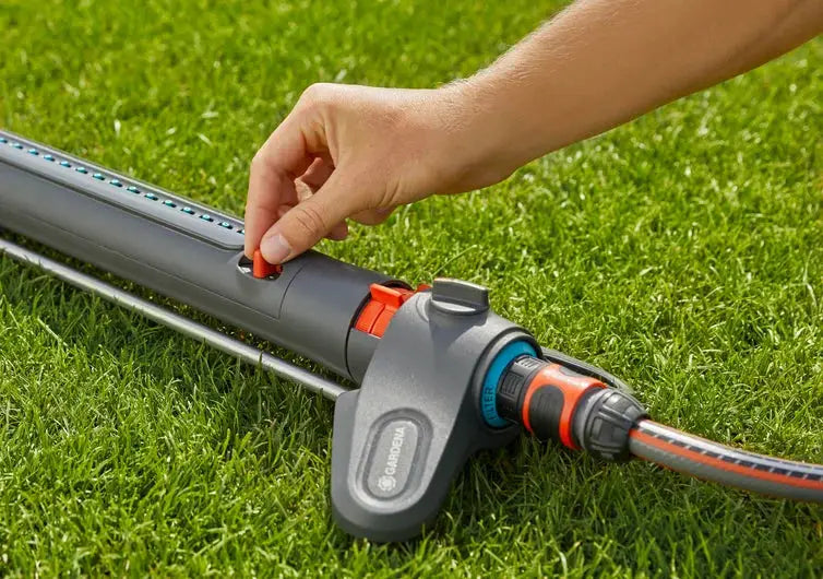 Gardena AquaZoom S 18710 Oscillating Sprinkler - Adjustable Water Spray for Small to Medium Lawns | Perfect for Garden, Yard & Patio Irrigation