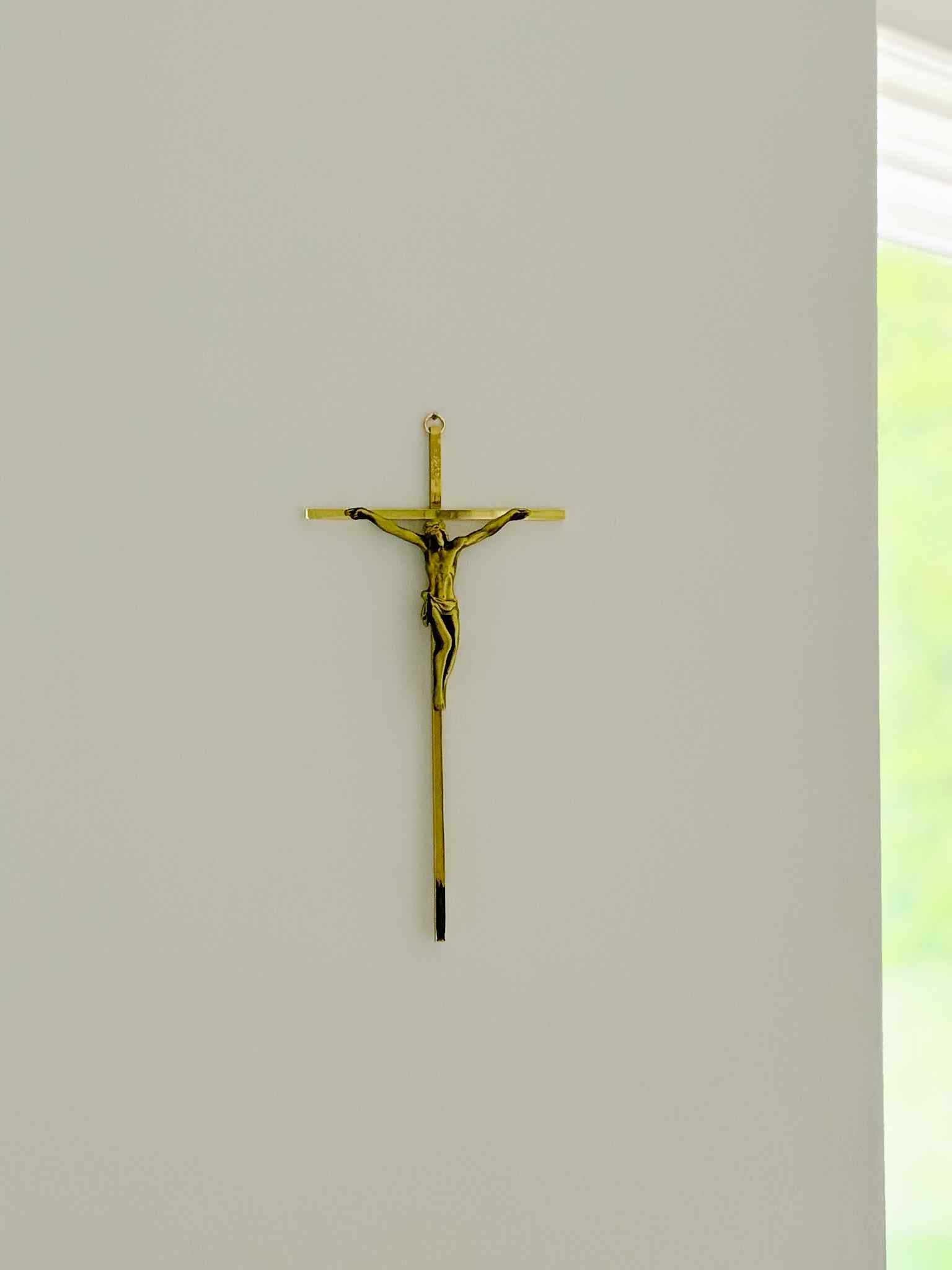 Stunning Metal Crucifix - Religious Cross Pendant for Necklace, Home Decor & Gifts - Perfect for Church, Prayer & Spiritual Protection