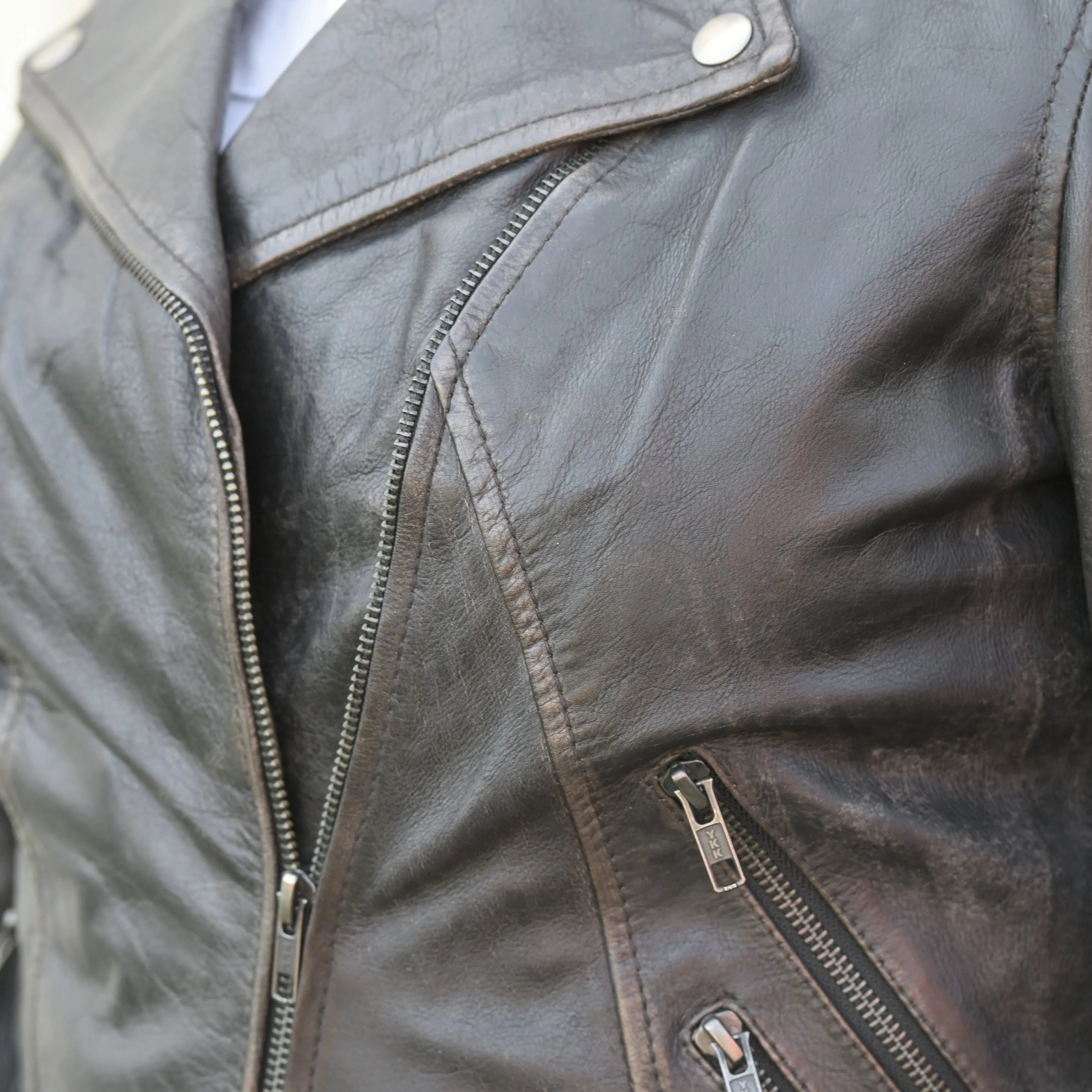 Women's Biker Look Rub Off Leather Jacket - Vintage Distressed Motorcycle Style for Casual Wear & Night Out