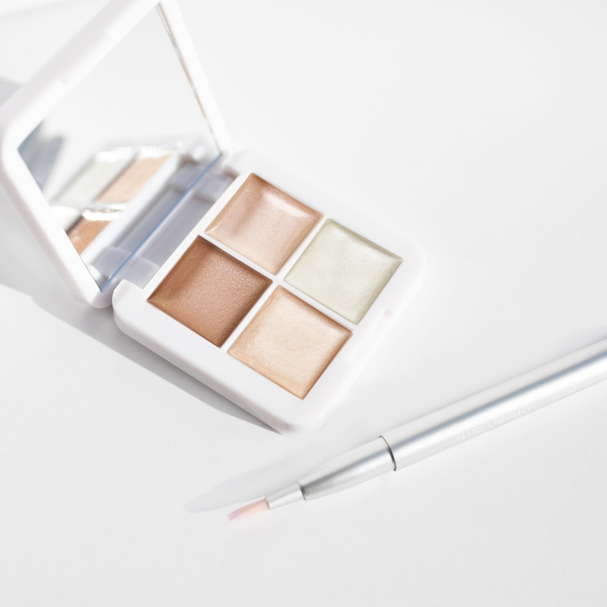 Living Luminizer Glow Quad Mini - 4-in-1 Highlighting Palette for Face & Body | Natural Glow Makeup for Cheeks, Eyes & Collarbone | Perfect for Day & Night Looks