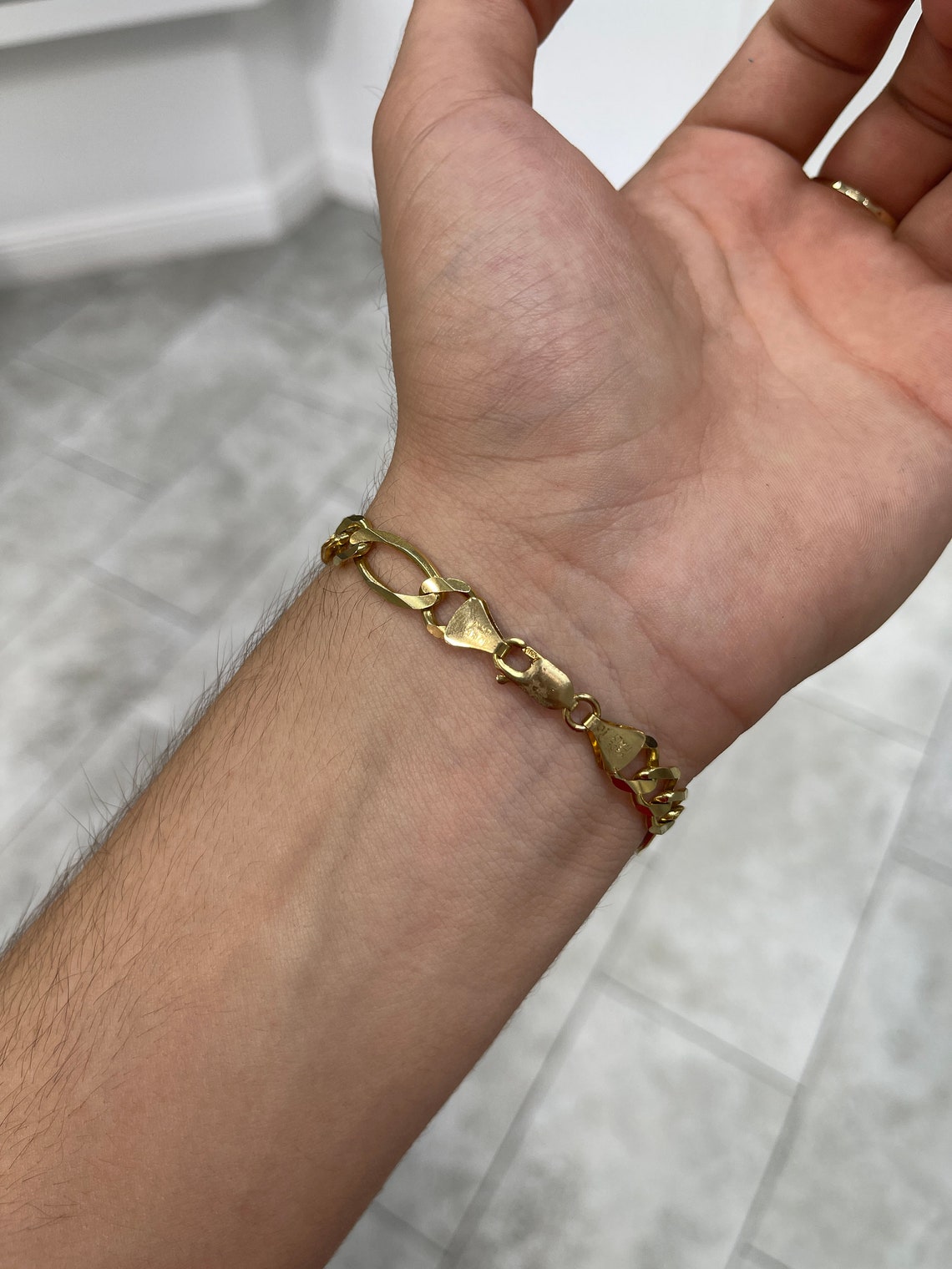 8.20 mm Flat Figaro Chain Bracelet for Men - 10K Yellow Gold - Perfect for Gifts, Weddings & Everyday Wear