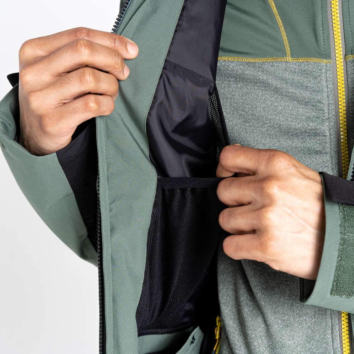 Dare2B Remit Insulated Jacket for Men & Women - Waterproof Winter Coat with Thermal Lining (2022-2023 Edition) - Perfect for Skiing, Snowboarding & Cold Weather Outdoor Activities