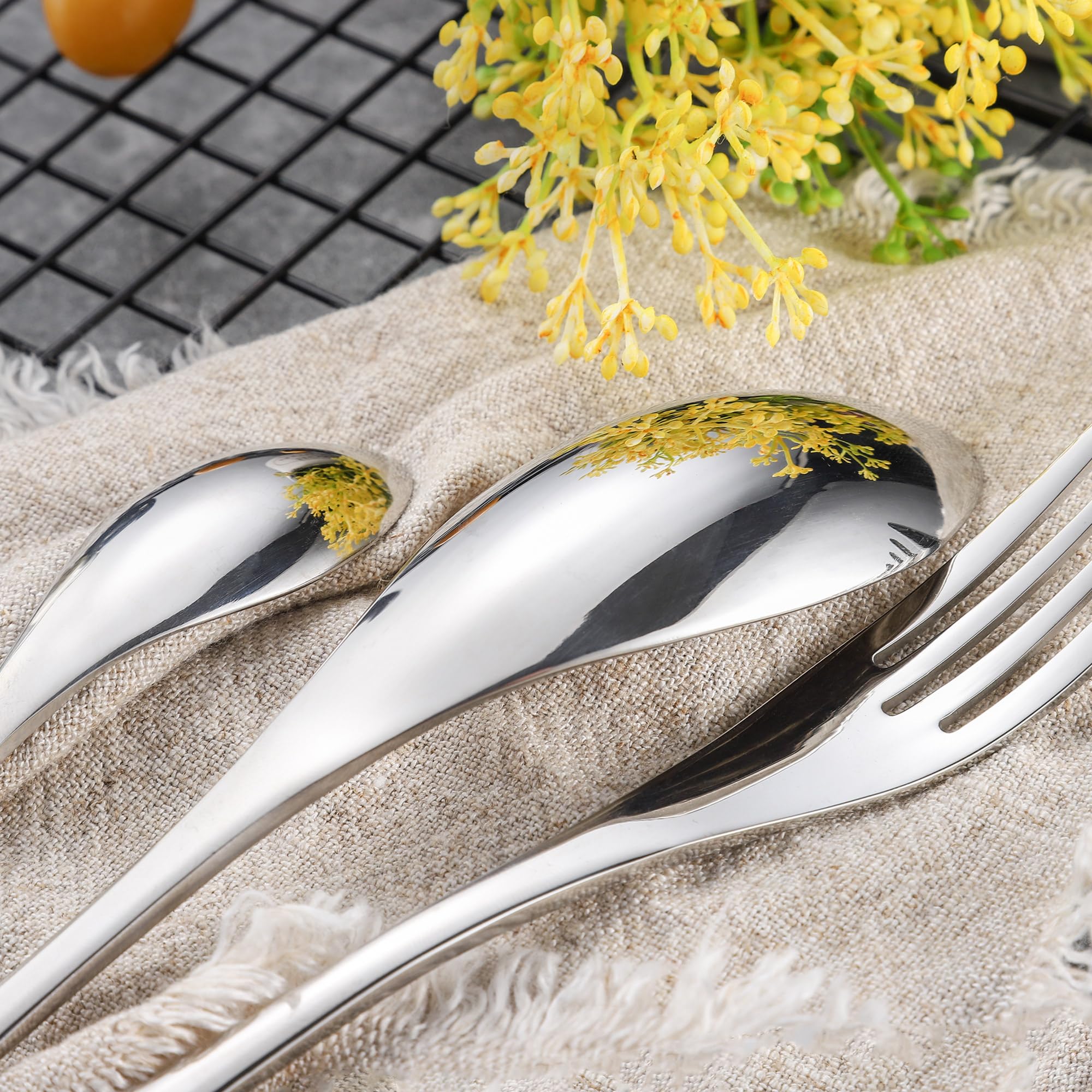 20-Piece Stainless Steel Silverware Set for 4 - 18/10 Heavy Duty Flatware with Forged Knife, Mirror Polished Cutlery Set (Forks, Spoons, Knives) - Dishwasher Safe - Perfect for Dinner Parties, Restaurants & Everyday Dining