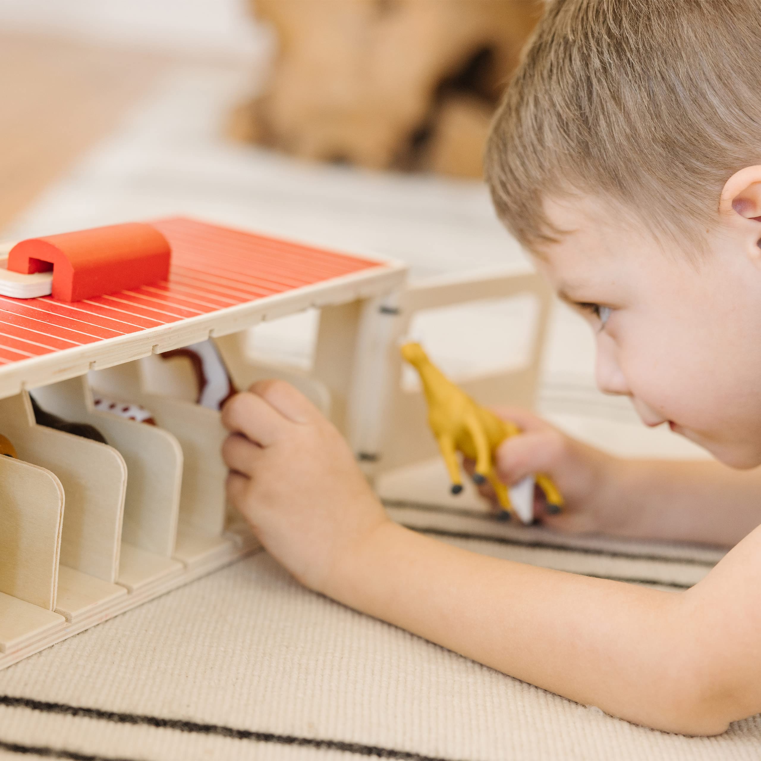 Melissa & Doug Take-Along Wooden Stable Play Set with 8 Toy Horses - Portable Show-Horse Stable for Kids, Pretend Play & Travel Toys - Perfect for Imaginative Play, Birthday Gifts & On-the-Go Entertainment