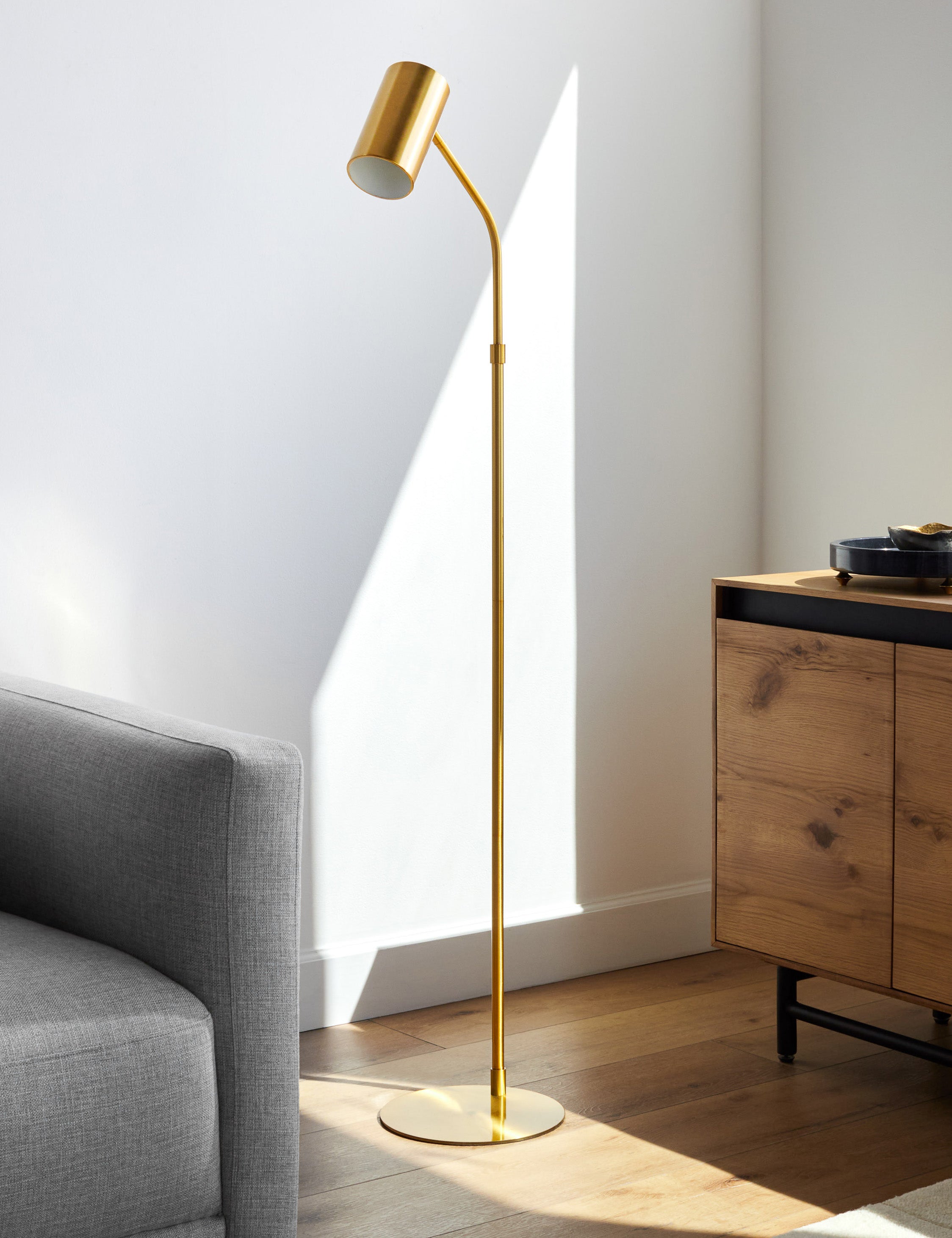 Brigman Modern Floor Lamp with Adjustable Height - Stylish LED Standing Light for Living Room, Bedroom, or Office - Perfect for Reading, Working, and Ambient Lighting