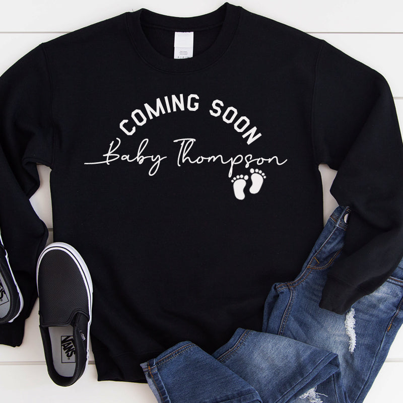 Personalized Baby Announcement Sweatshirt - Custom Pregnancy Reveal Shirt for New Parents - Perfect for Gender Reveal Parties & Maternity Photos