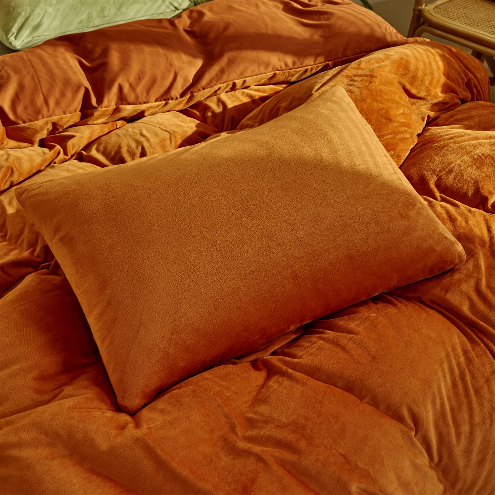 Luxlovery Queen Size Burnt Orange Sherpa Comforter Set - Ultra Soft Fluffy Plush Velvet Bedding, Warm Winter Flannel Blanket, Thick Micromink Sherpa Rust Orange Bedspread for Cozy Bedroom Decor | Perfect for Cold Weather & Master Bedroom Upgrade