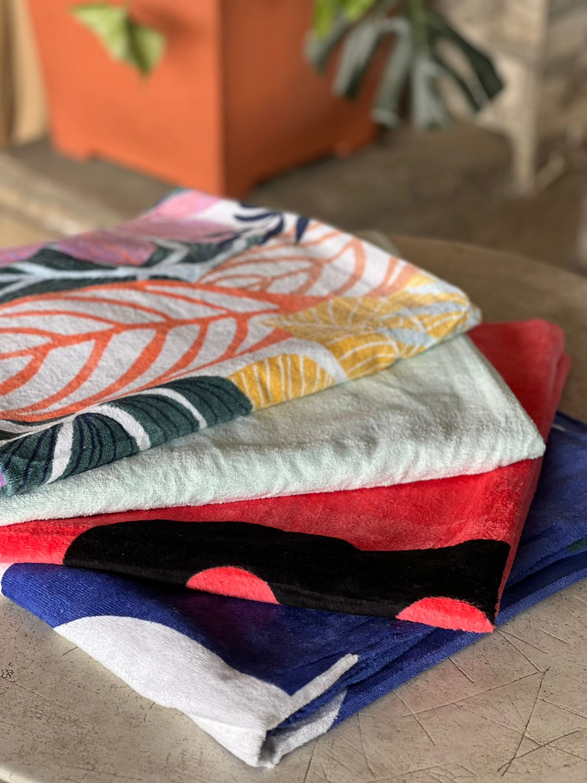 Premium Soft & Absorbent Colored Bath Towels Set - Quick Dry, Skin-Friendly for Spa, Gym & Beach Use