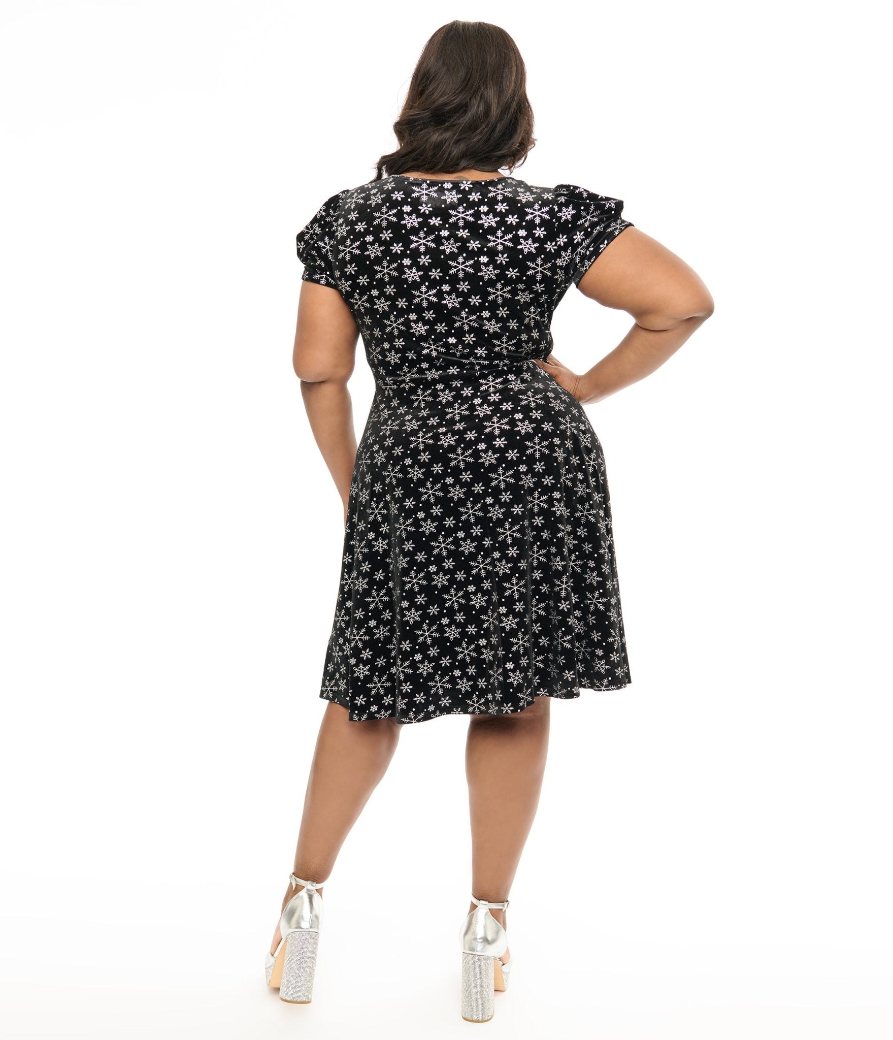 Hell Bunny Vintage 1950s Plus Size Black & Silver Metallic Snowflake Velvet Fit & Flare Dress for Holiday Parties, Christmas Gatherings & Retro-Themed Events