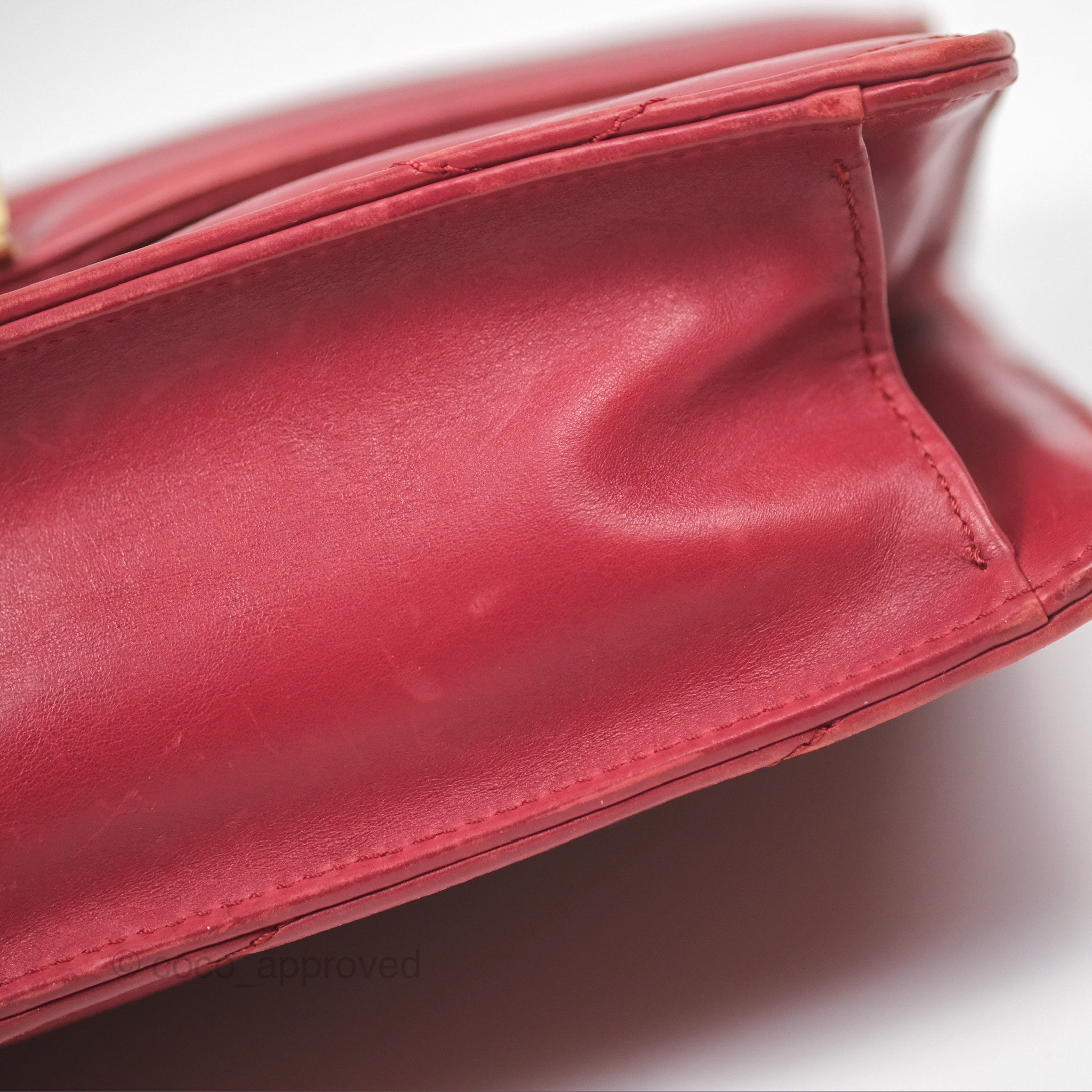 Chanel Chevron Shoulder Bag in Red Calfskin Leather with Aged Gold Hardware - Luxury Crossbody Purse for Women, Perfect for Parties, Date Nights & Special Occasions