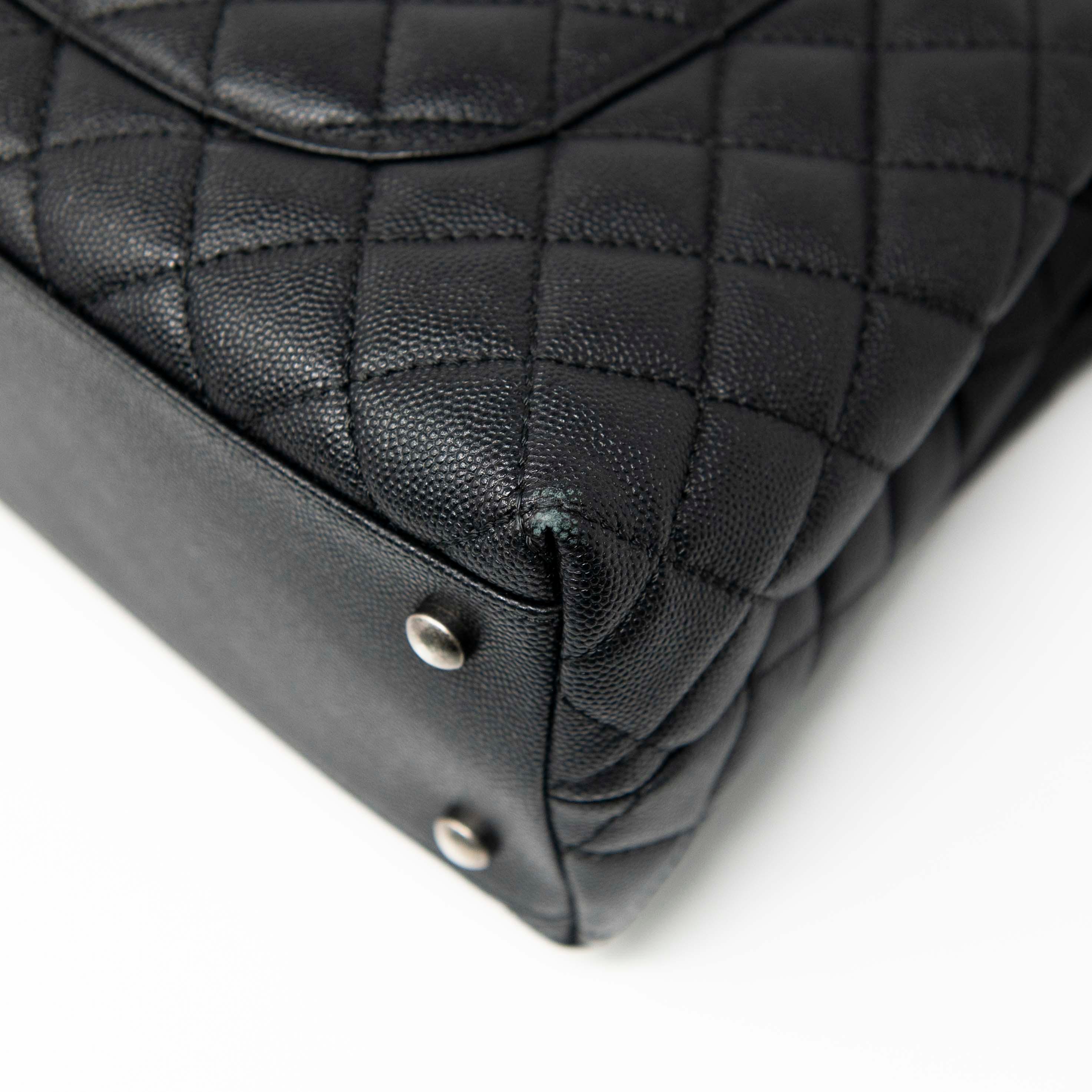 Chanel Black Medium Coco Handle Bag in Lizard Leather - Perfect for Evening Events & Luxury Fashion Accessories