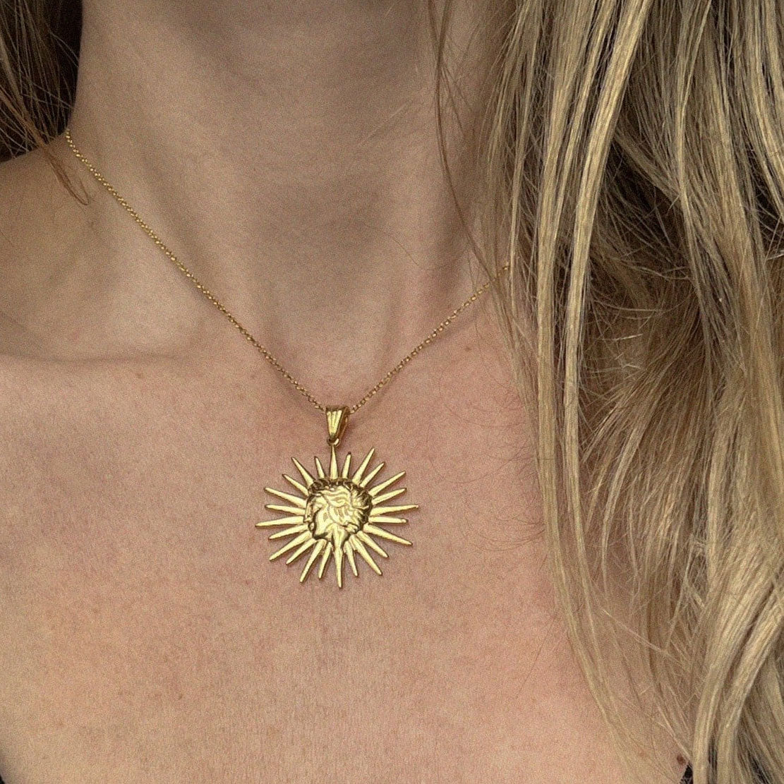 Sun Tarot Charm Necklace in Gold - Perfect for Spiritual Healing, Meditation & Boho Fashion Jewelry