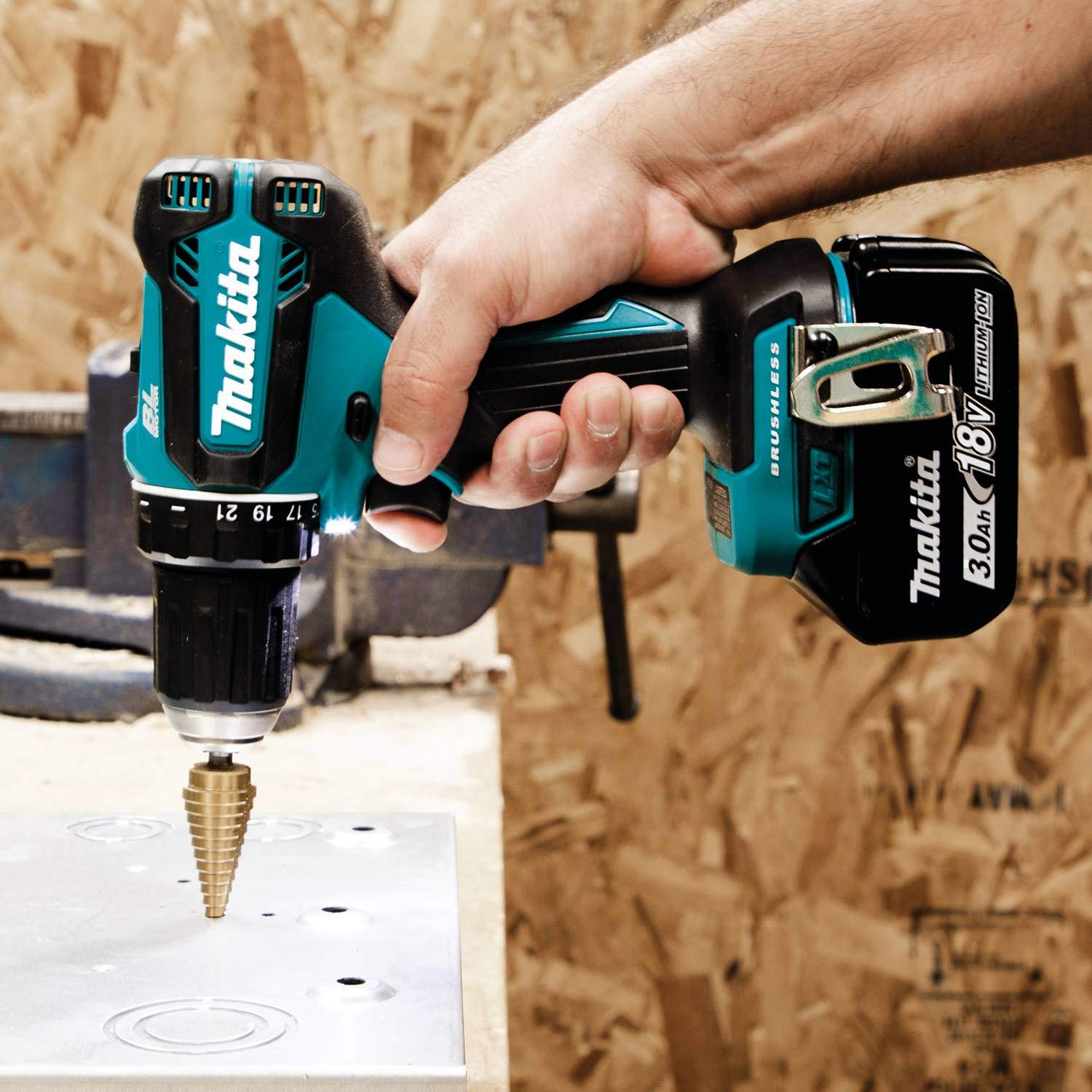 Makita XFD131 18V LXT® Brushless Cordless Drill Driver Kit with 1/2
