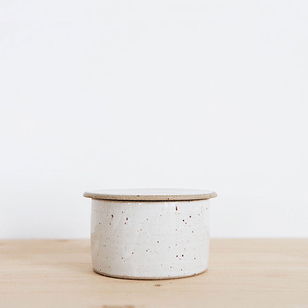 Premium Ceramic Butter Keeper with Lid - Airtight Butter Dish for Fresh Spreadable Butter - Perfect for Kitchen Counter, Dining Table & Breakfast Buffet