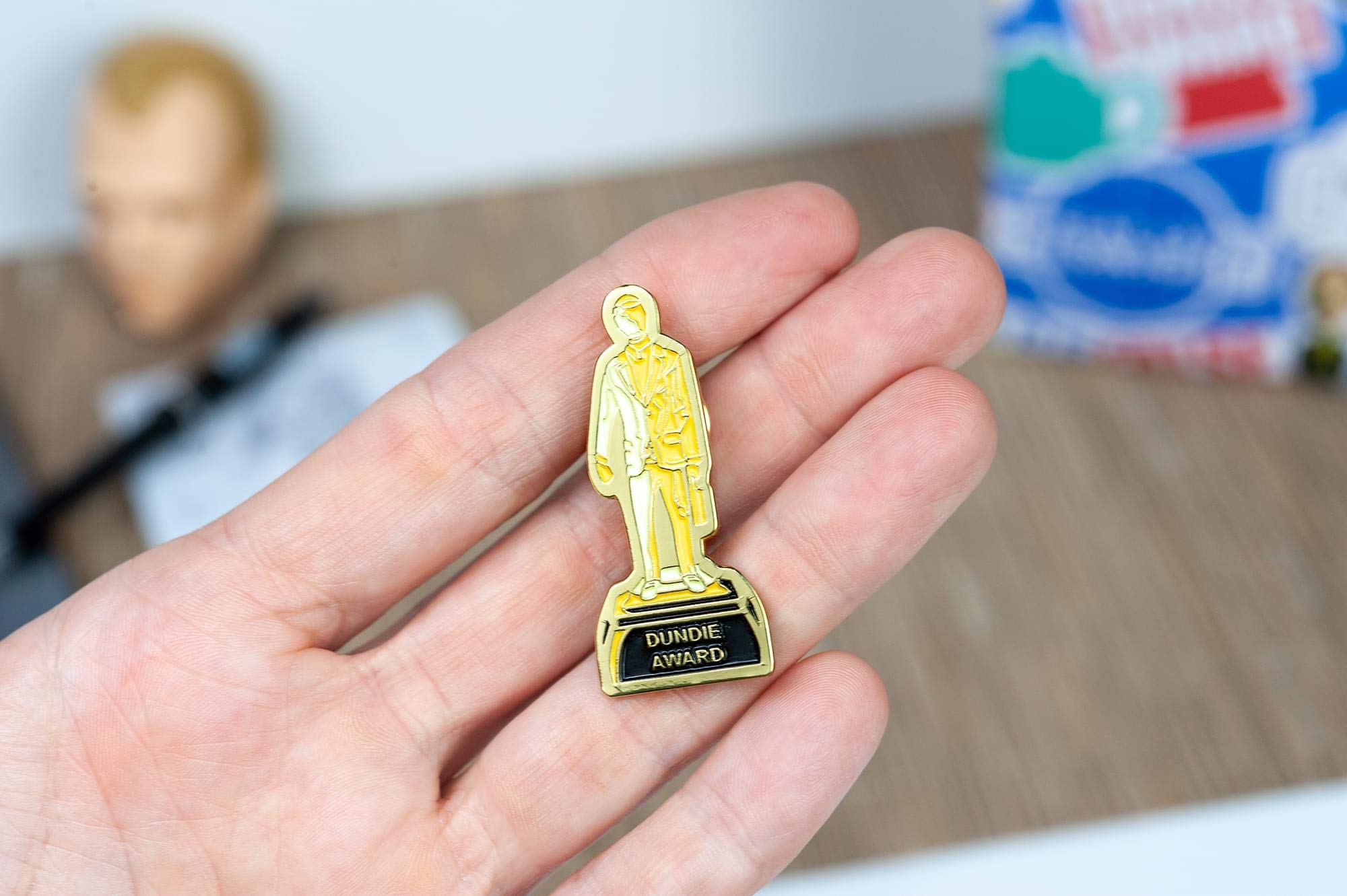 Dunder Mifflin Collector Looksee Box - The Office TV Show Merchandise | 5 Themed Collectible Toys | Perfect Geek Gift for Fans | Great for Office Decor, Themed Parties & Pop Culture Collections
